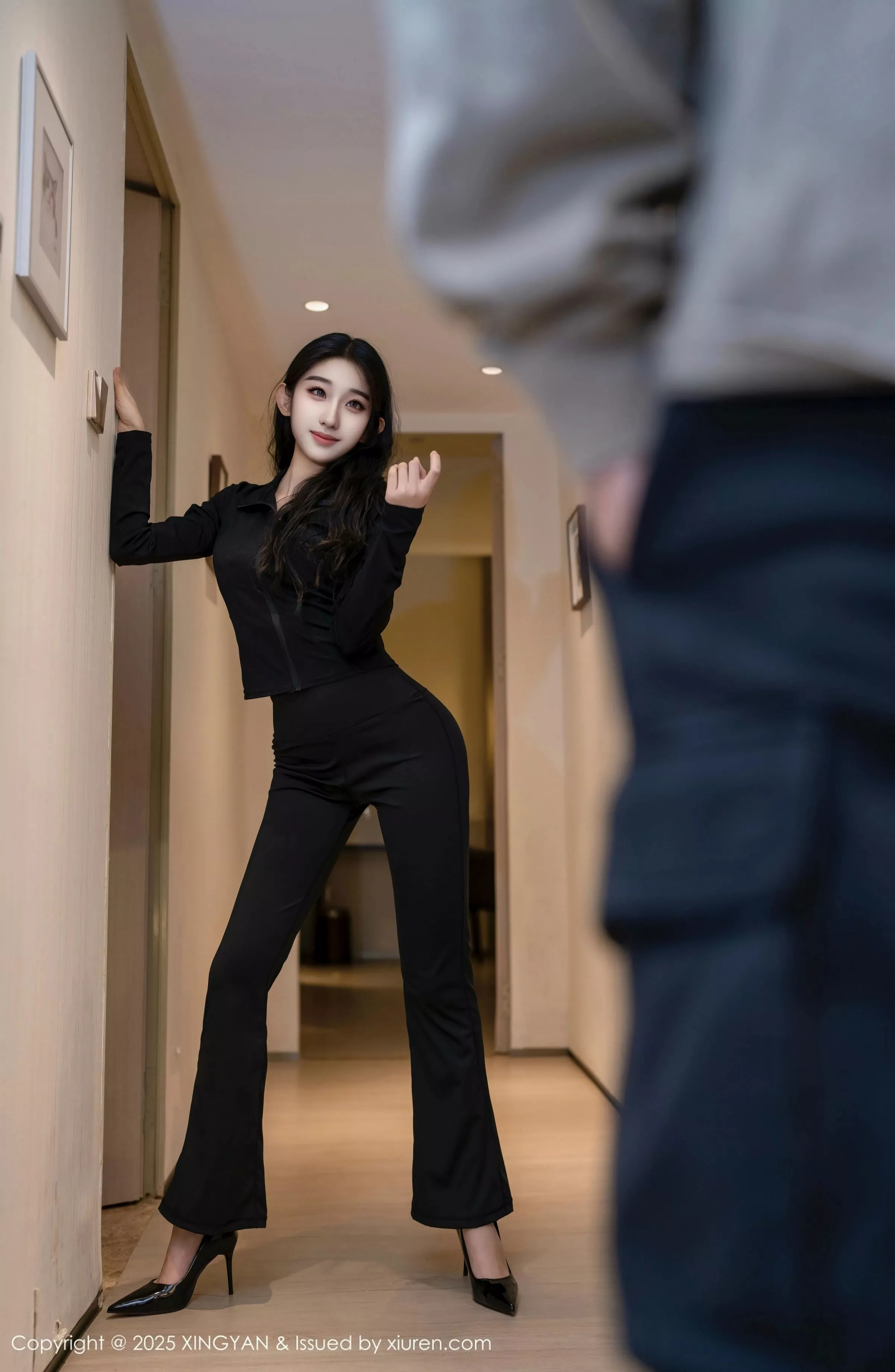 秀人集.com_[XINGYAN星颜社]VOL.321_模特星冉性感黑色外套露白色内衣秀曼妙身姿撩人诱惑写真76P