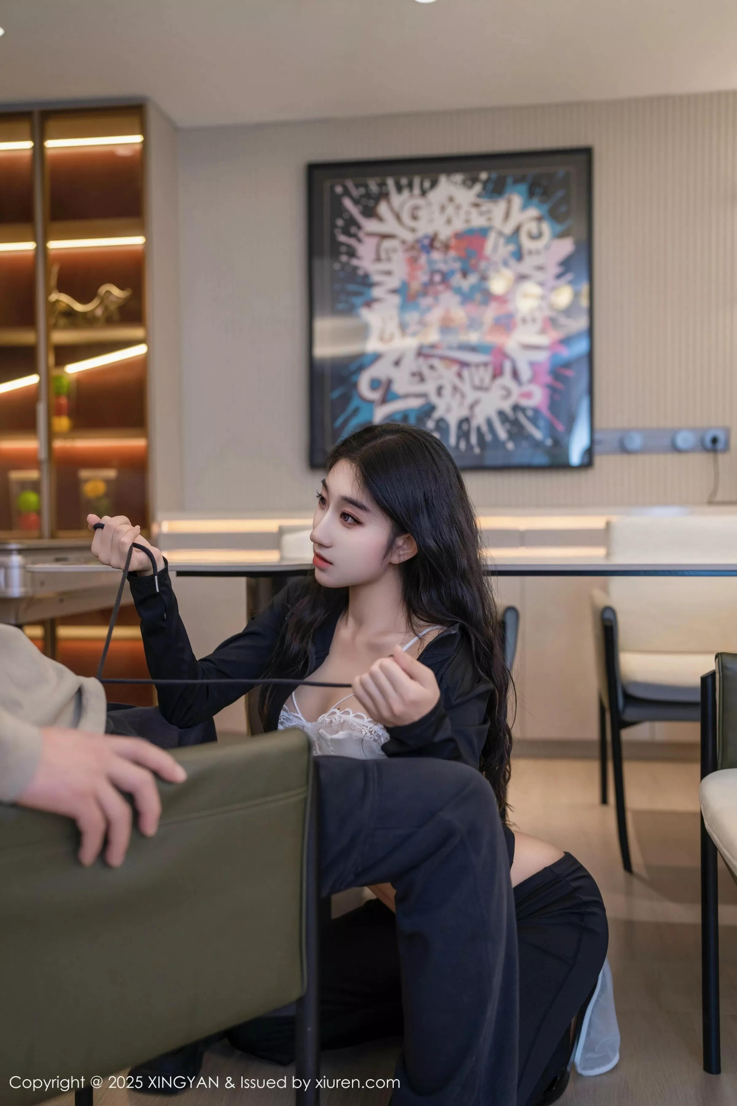 秀人集.com_[XINGYAN星颜社]VOL.321_模特星冉性感黑色外套露白色内衣秀曼妙身姿撩人诱惑写真76P