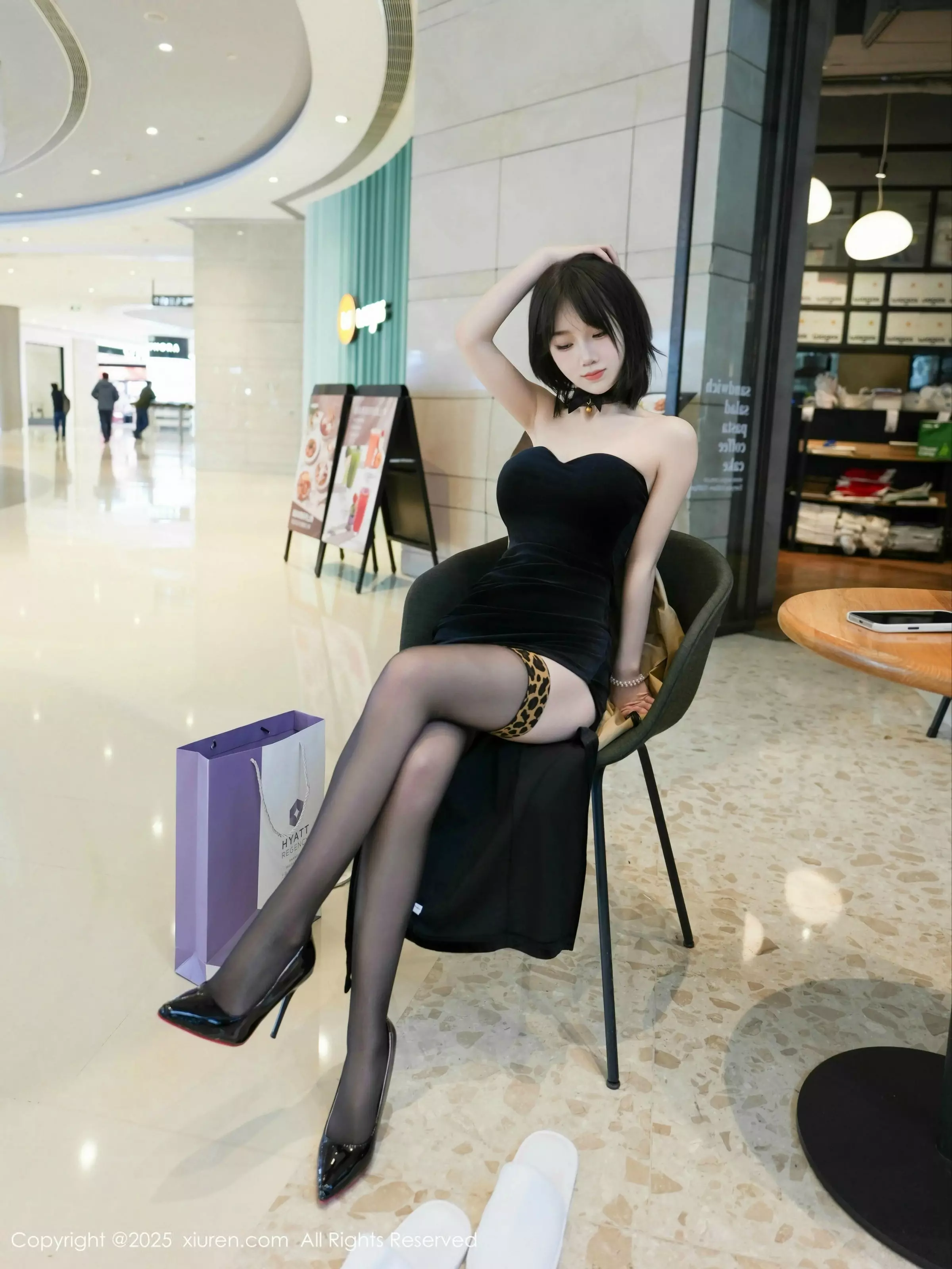 秀人集.com_[XiuRen秀人网]No.10000_新人模特阿汁性感黑色礼服配超薄黑丝秀曼妙身姿完美诱惑写真75P