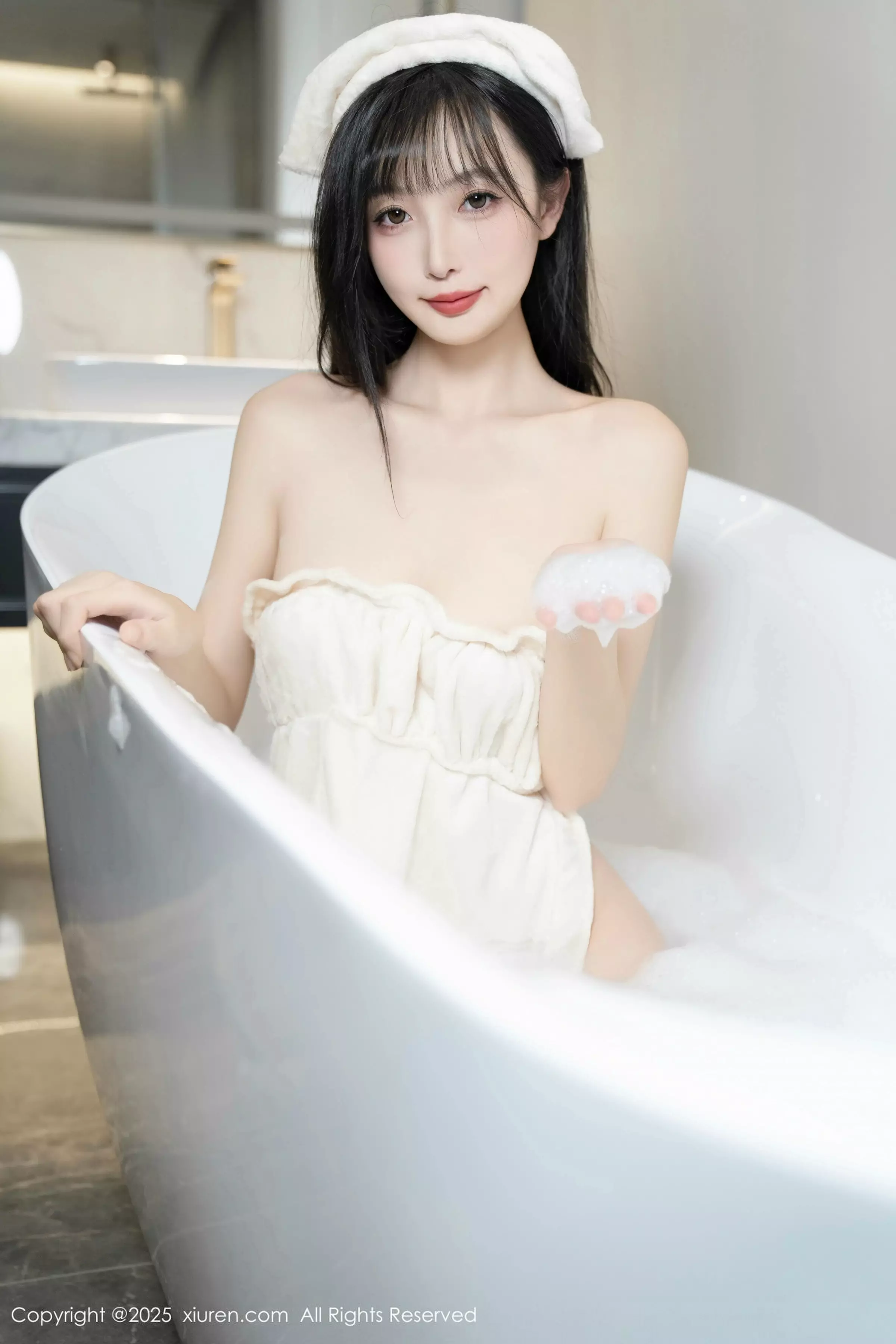 秀人集.com_[XiuRen秀人网]No.10005_模特樱桃小阑子浴室场景性感白色浴袍配原色丝袜秀美腿诱惑写真87P