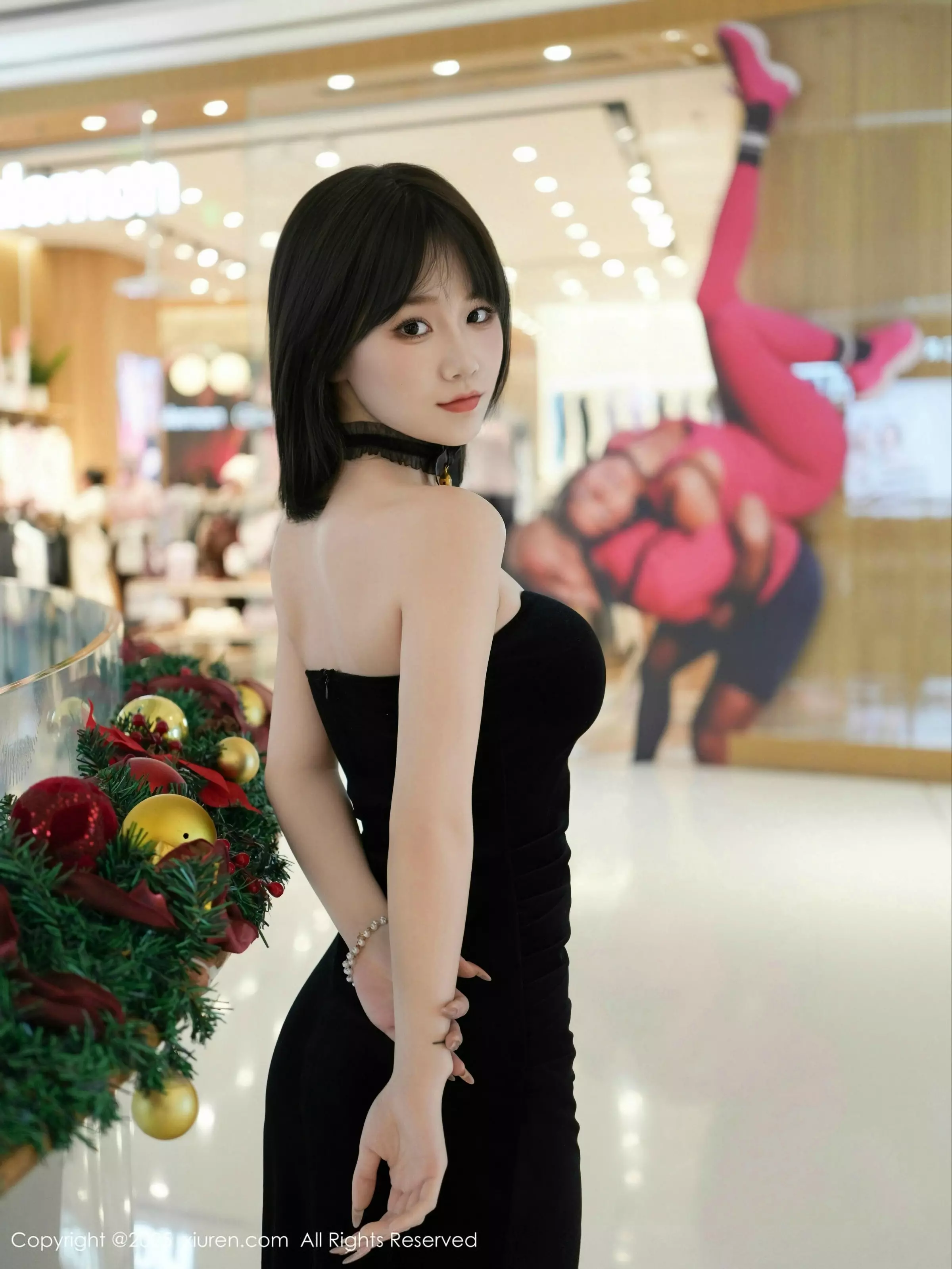 秀人集.com_[XiuRen秀人网]No.10000_新人模特阿汁性感黑色礼服配超薄黑丝秀曼妙身姿完美诱惑写真75P