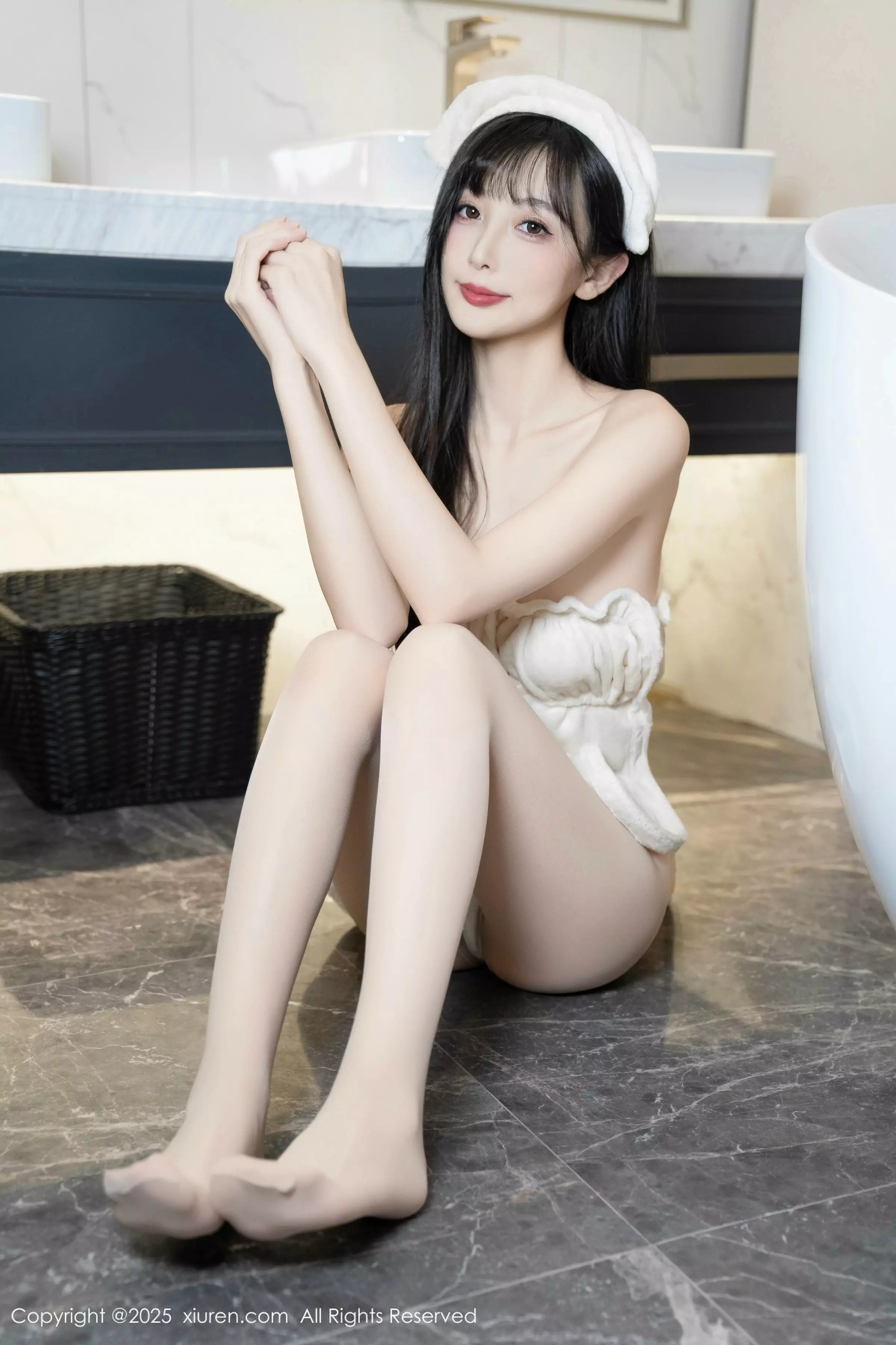 秀人集.com_[XiuRen秀人网]No.10005_模特樱桃小阑子浴室场景性感白色浴袍配原色丝袜秀美腿诱惑写真87P