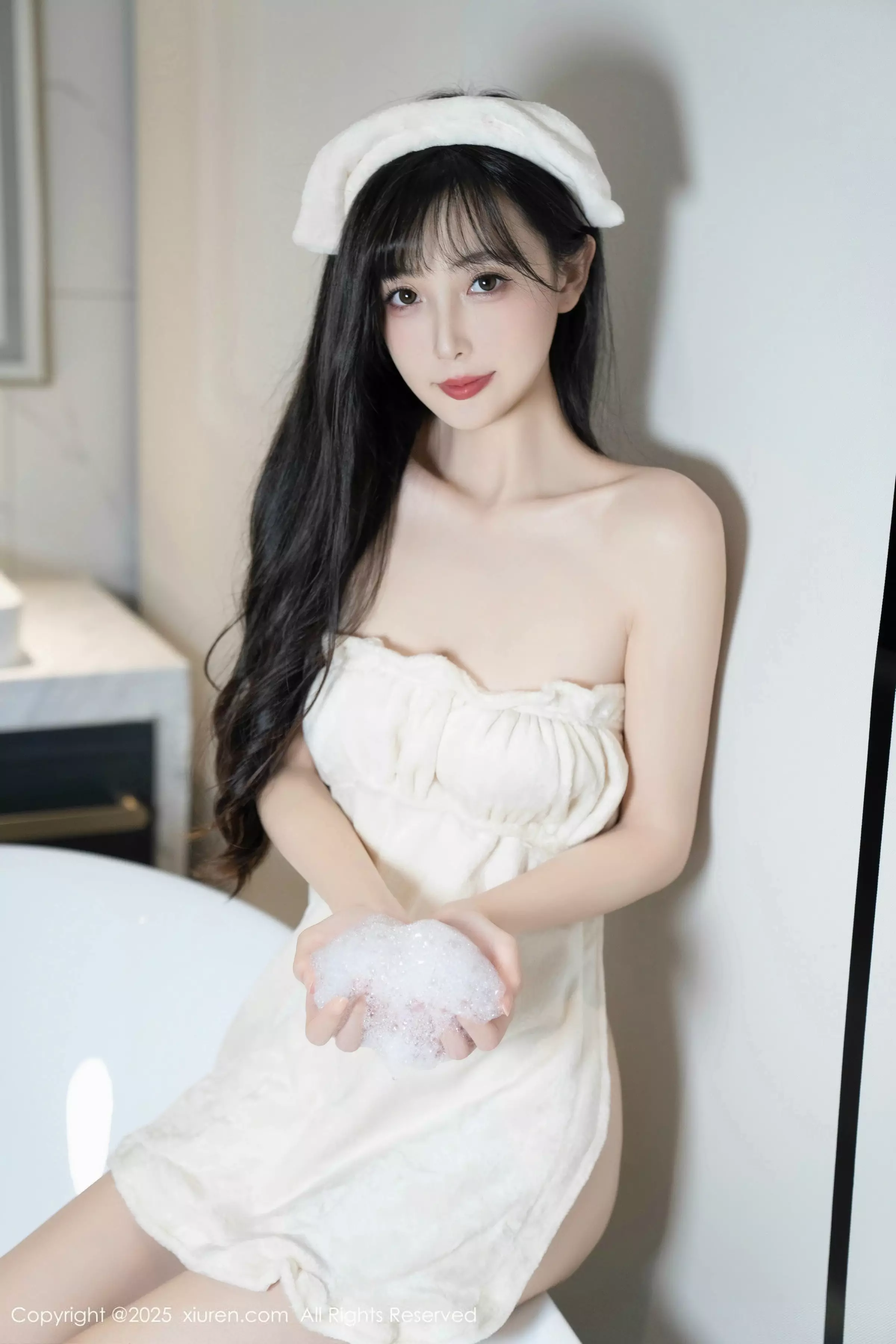 秀人集.com_[XiuRen秀人网]No.10005_模特樱桃小阑子浴室场景性感白色浴袍配原色丝袜秀美腿诱惑写真87P