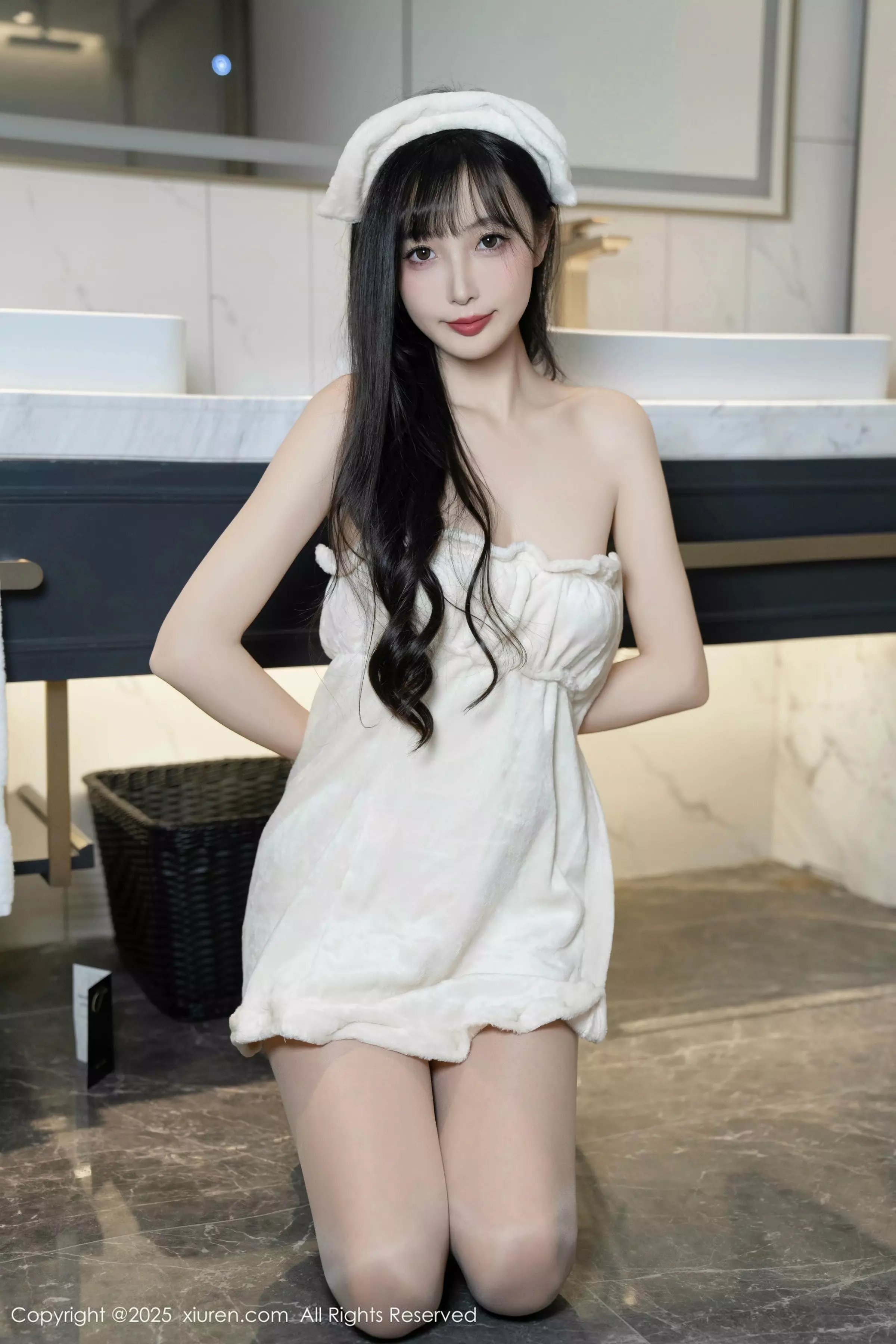 秀人集.com_[XiuRen秀人网]No.10005_模特樱桃小阑子浴室场景性感白色浴袍配原色丝袜秀美腿诱惑写真87P