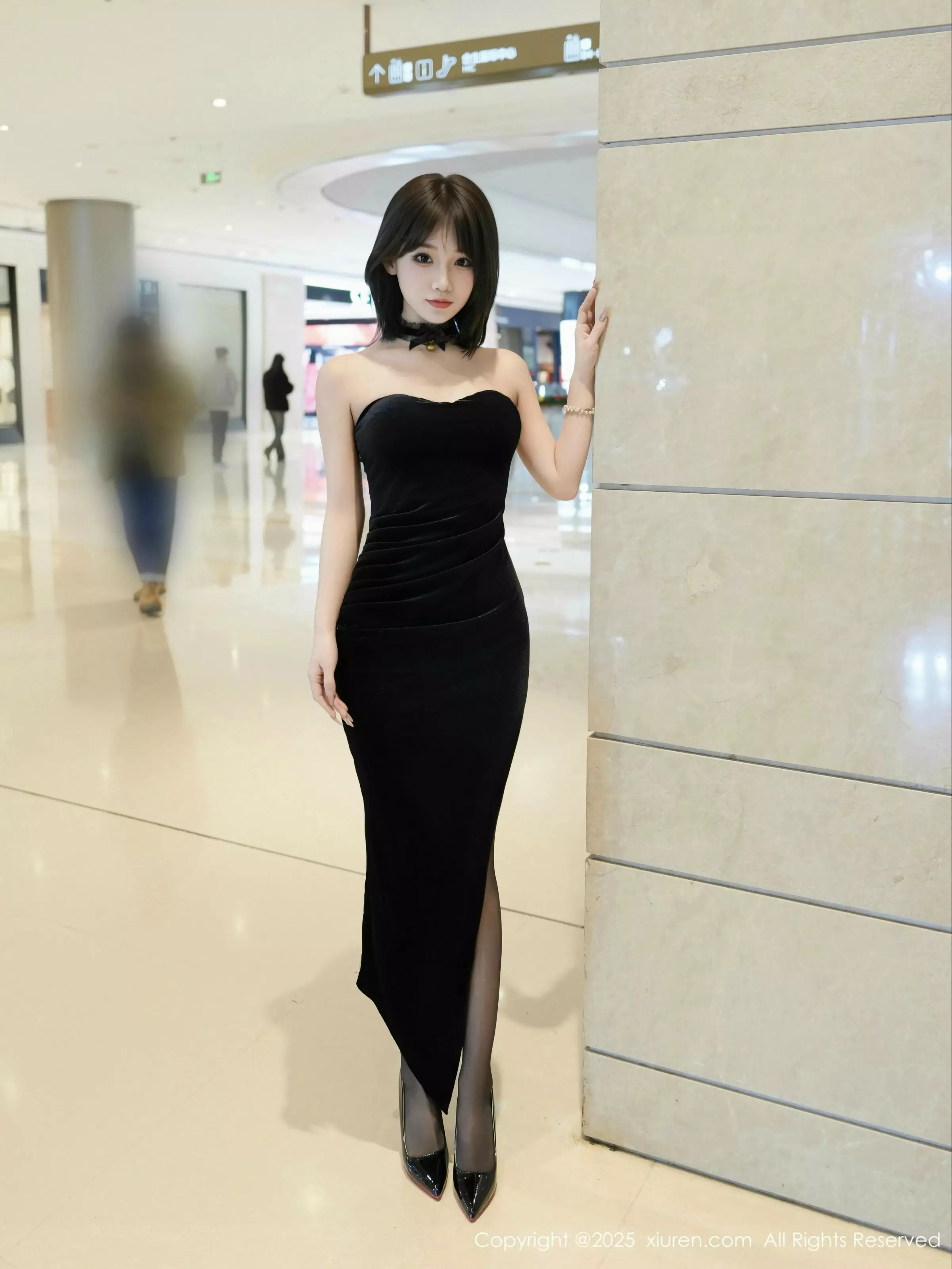 秀人集.com_[XiuRen秀人网]No.10000_新人模特阿汁性感黑色礼服配超薄黑丝秀曼妙身姿完美诱惑写真75P