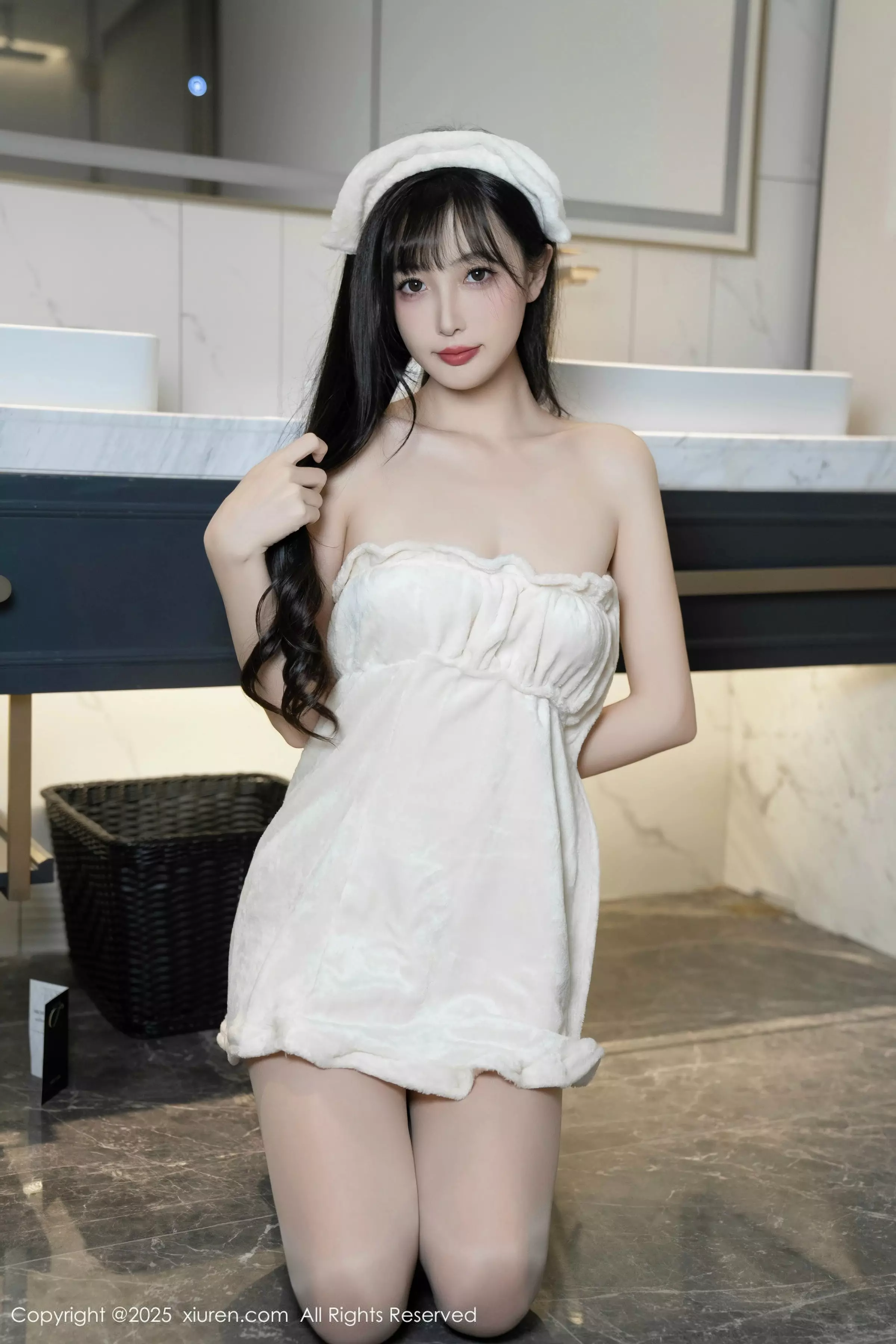 秀人集.com_[XiuRen秀人网]No.10005_模特樱桃小阑子浴室场景性感白色浴袍配原色丝袜秀美腿诱惑写真87P