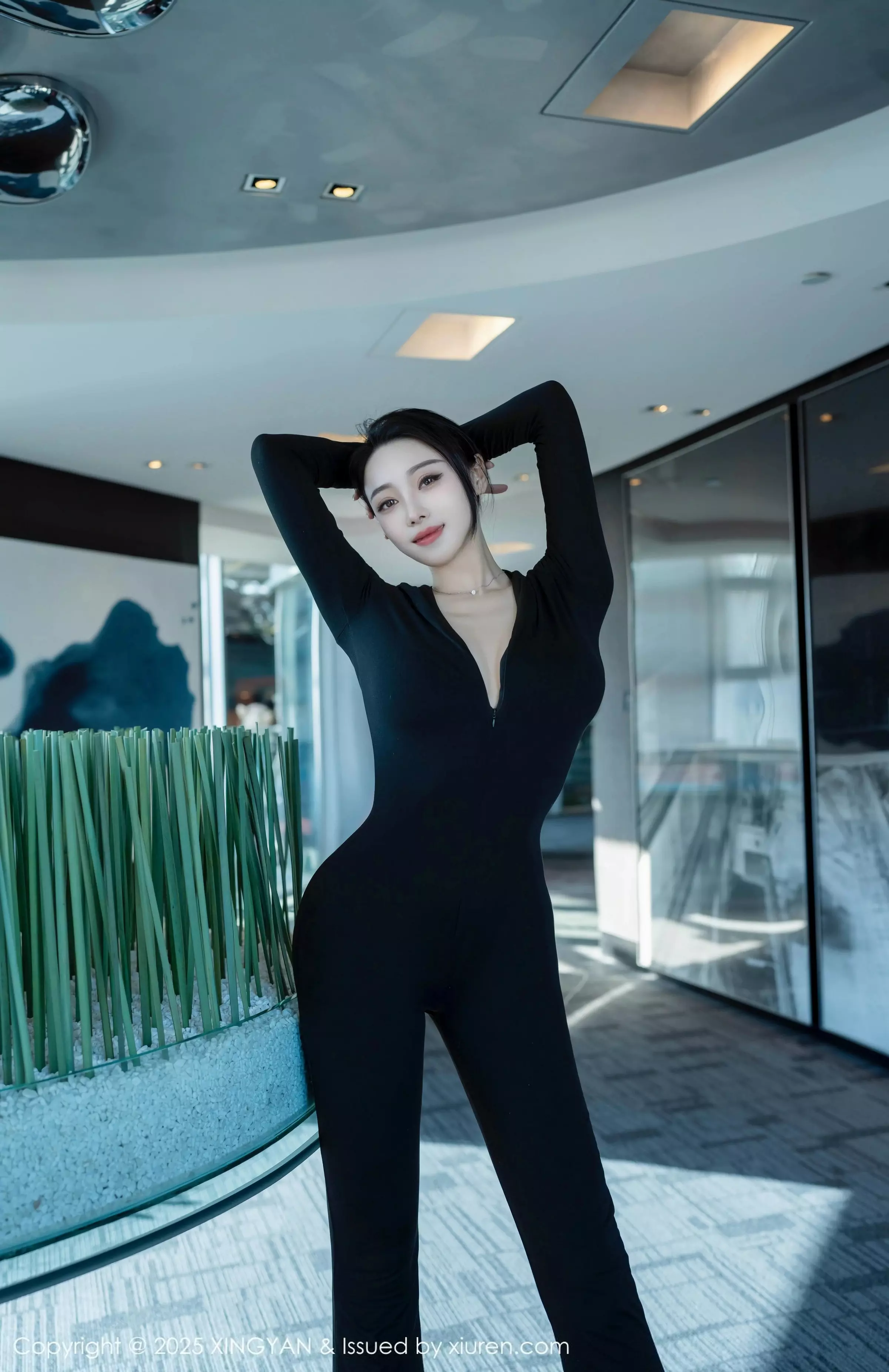 秀人集.com_[XINGYAN星颜社]VOL.322_模特清妙性感OL职业装露轻透黑色内衣秀完美身材诱惑写真81P