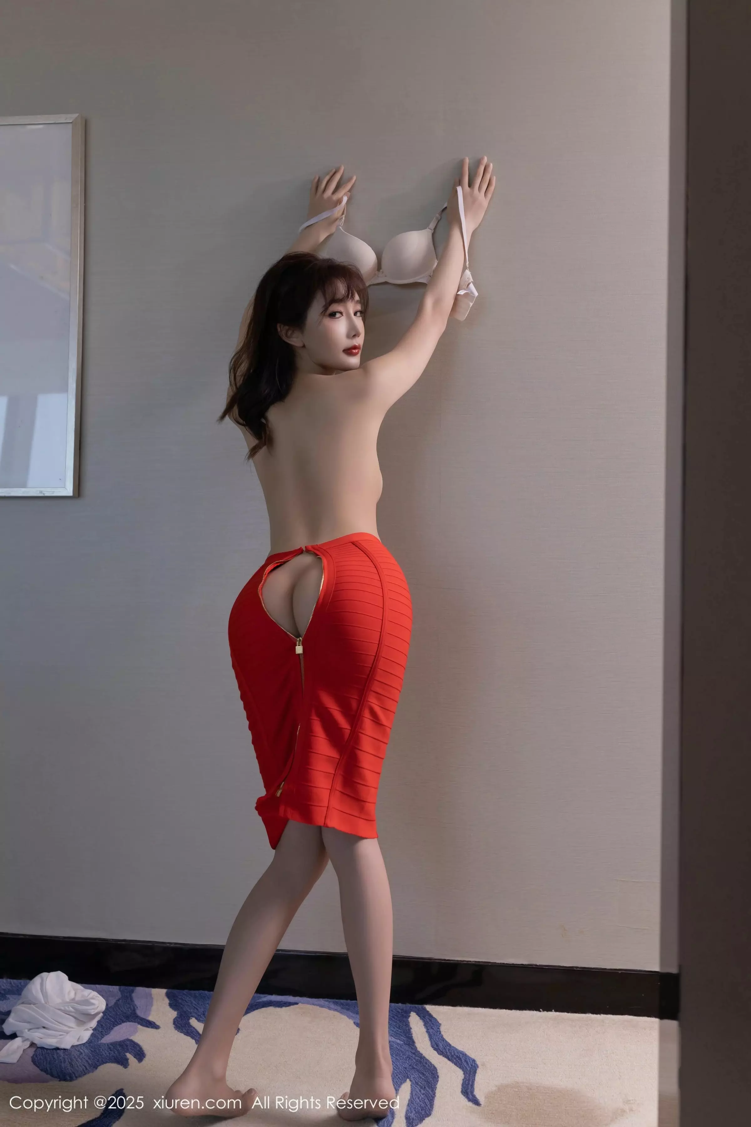 秀人集.com_[XiuRen秀人网]No.10014_模特陆萱萱剧情主题红色短裙配超薄黑丝秀翘臀美腿撩人诱惑写真81P
