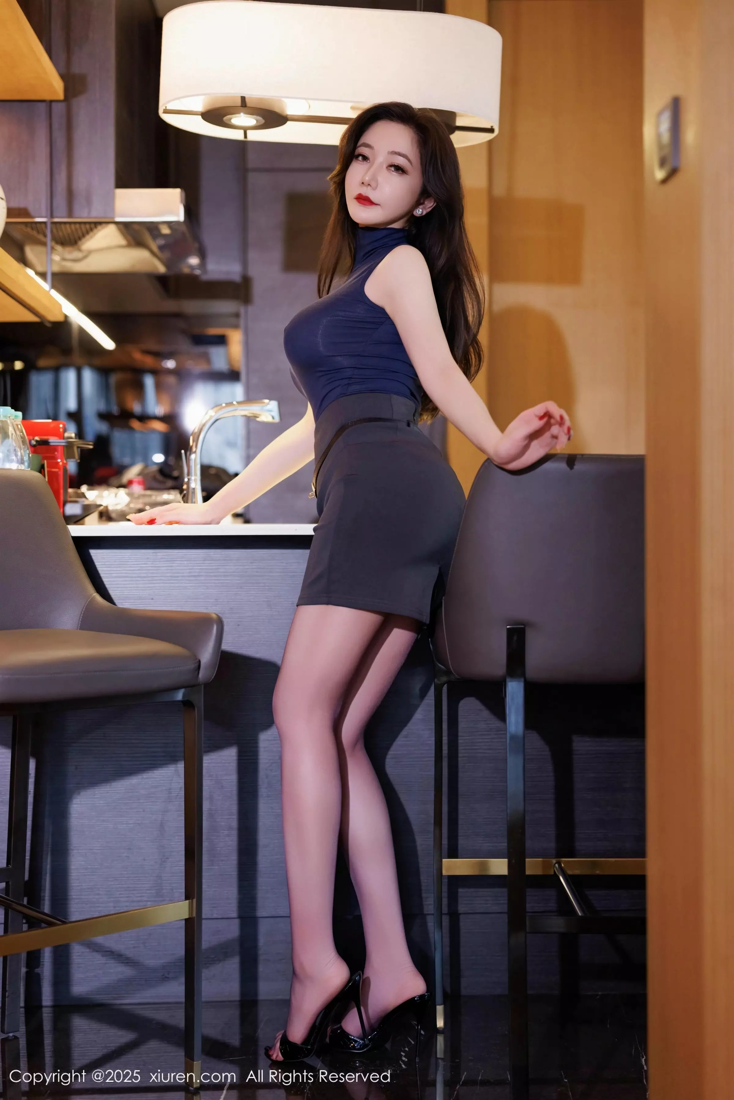 秀人集.com_[XiuRen秀人网]No.10010_女神心妍小公主性感蓝色T恤配灰色包臀短裙秀丰腴身材诱惑写真70P