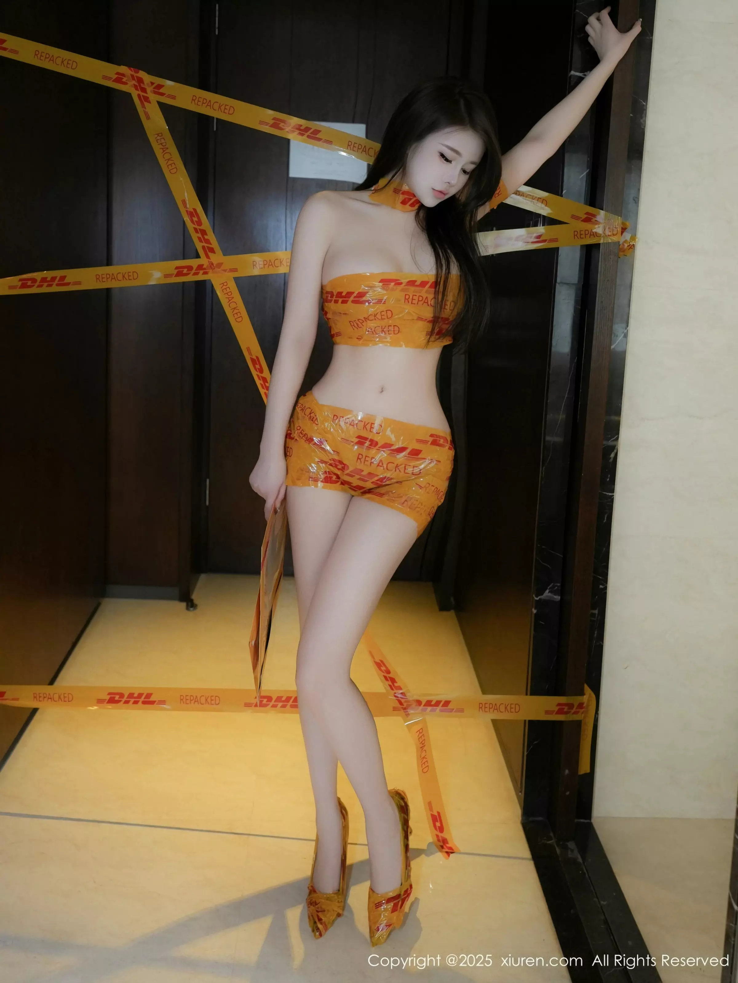 秀人集.com_[XiuRen秀人网]No.10016_模特甜妮户外性感黄色胶带裹身秀完美身材白嫩肌肤诱惑写真76P