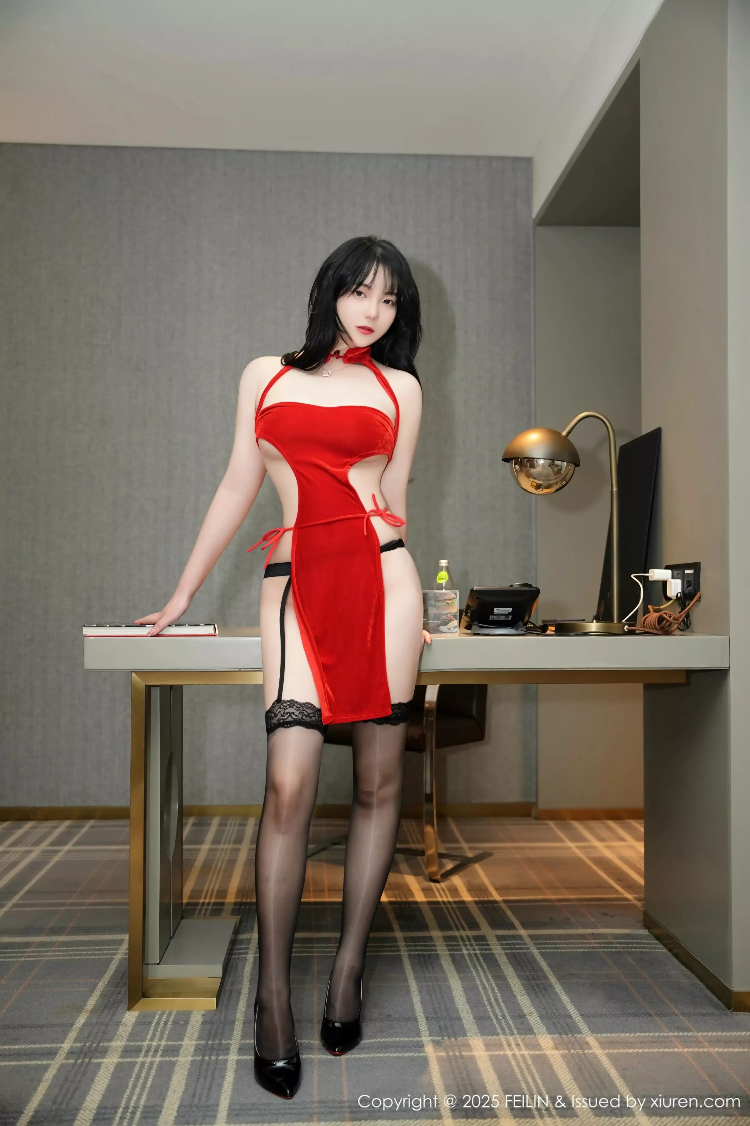 秀人集.com_[FeiLin嗲囡囡]VOL.505_模特软情性感红色情趣服饰配黑丝吊袜秀凹凸身材撩人诱惑写真59P