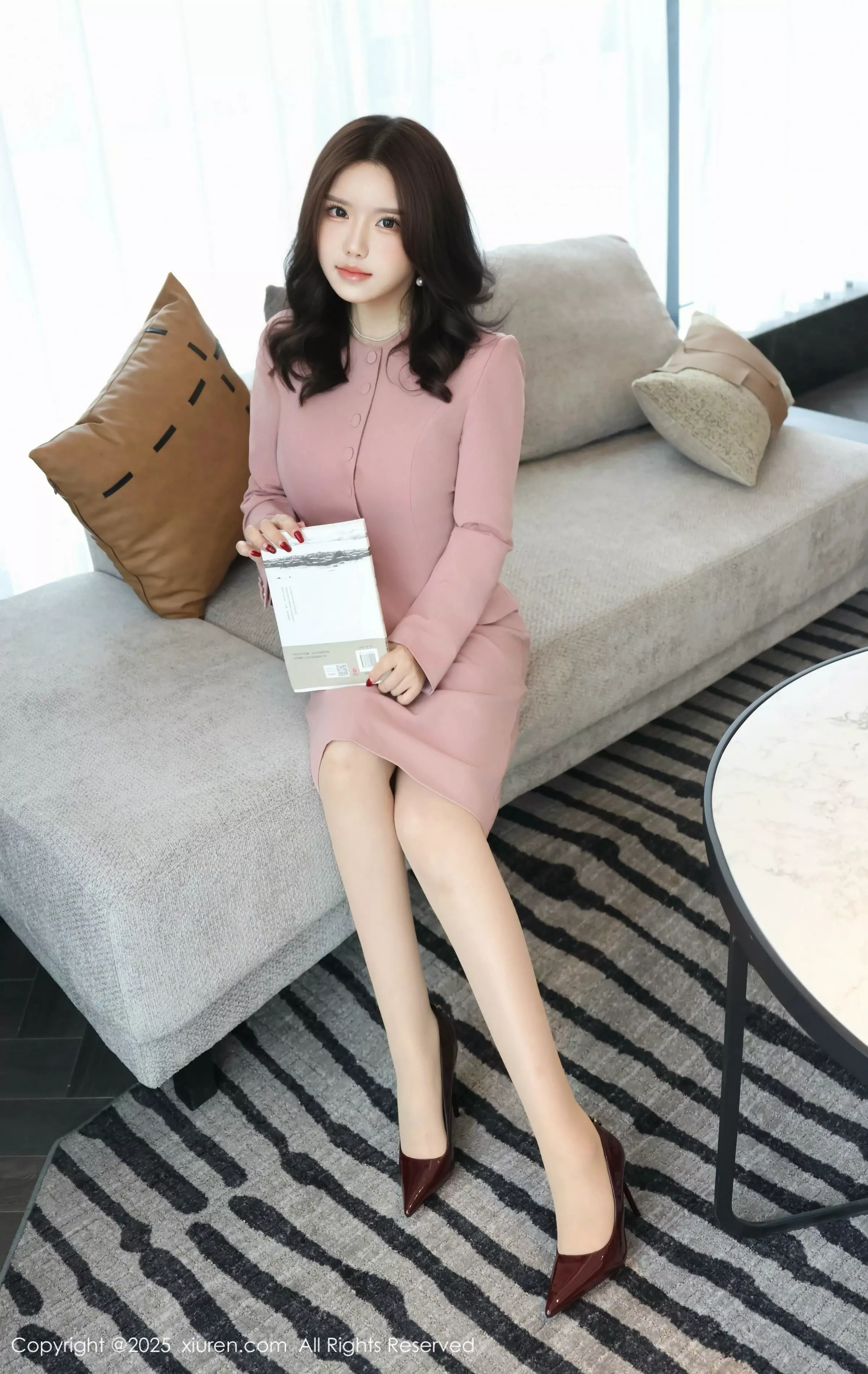 秀人集.com_[XiuRen秀人网]No.10020_模特小薯条nienie粉色职业装露白色情趣内衣秀惹火身材诱惑写真107P