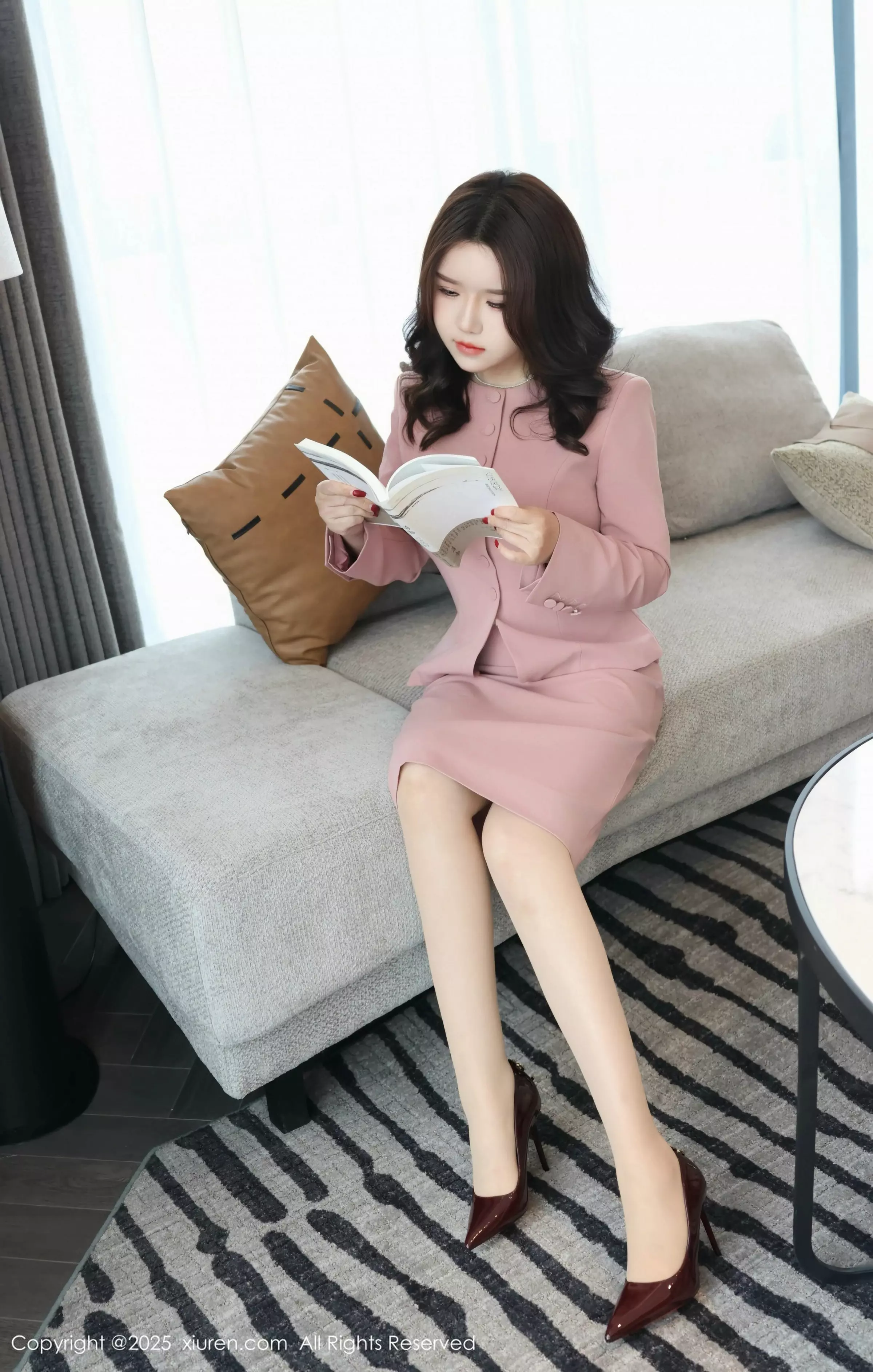 秀人集.com_[XiuRen秀人网]No.10020_模特小薯条nienie粉色职业装露白色情趣内衣秀惹火身材诱惑写真107P