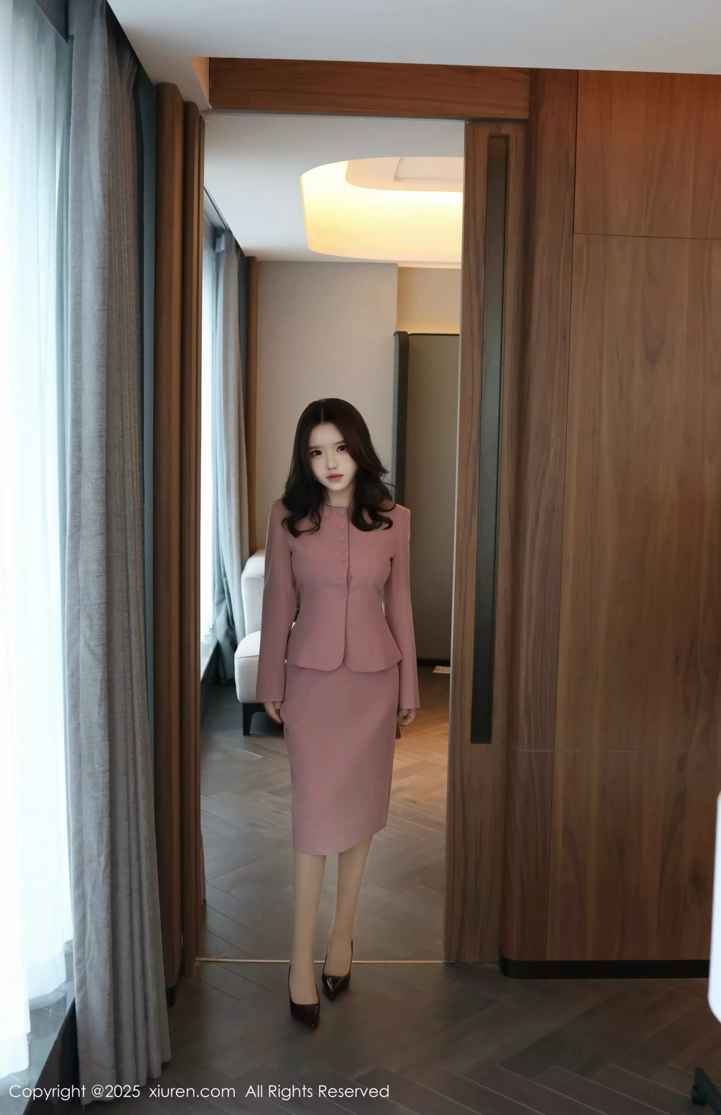 秀人集.com_[XiuRen秀人网]No.10020_模特小薯条nienie粉色职业装露白色情趣内衣秀惹火身材诱惑写真107P