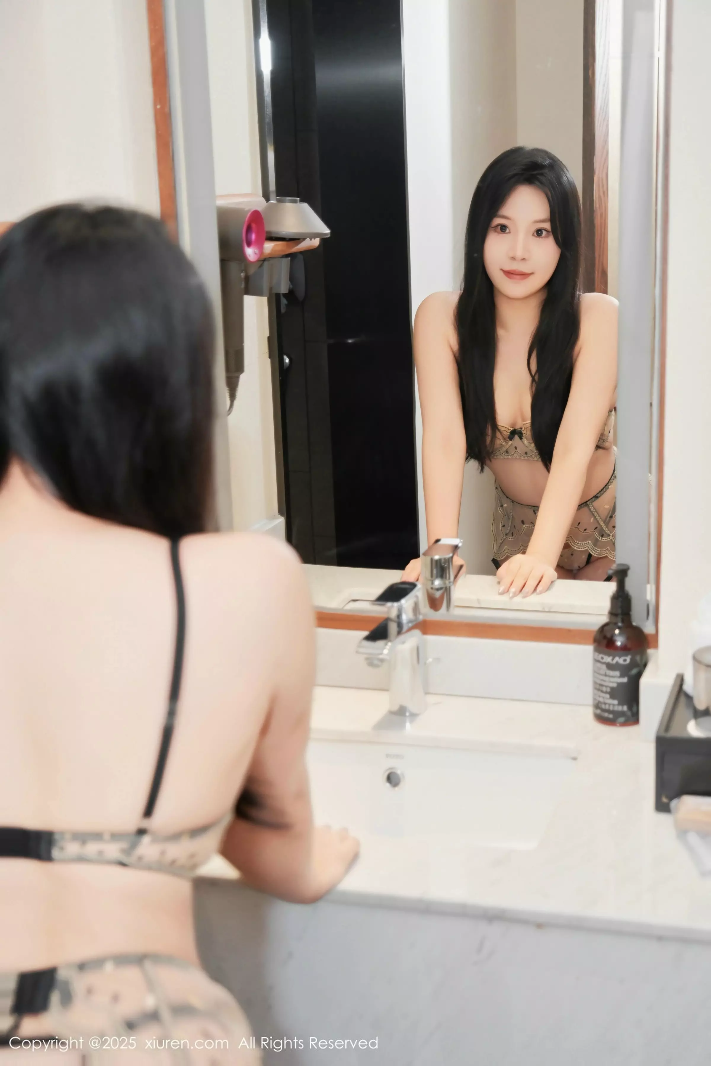 秀人集.com_[XiuRen秀人网]No.10028_模特麦田性感浅色轻透情趣内衣配黑丝吊袜秀曼妙身姿诱惑写真65P