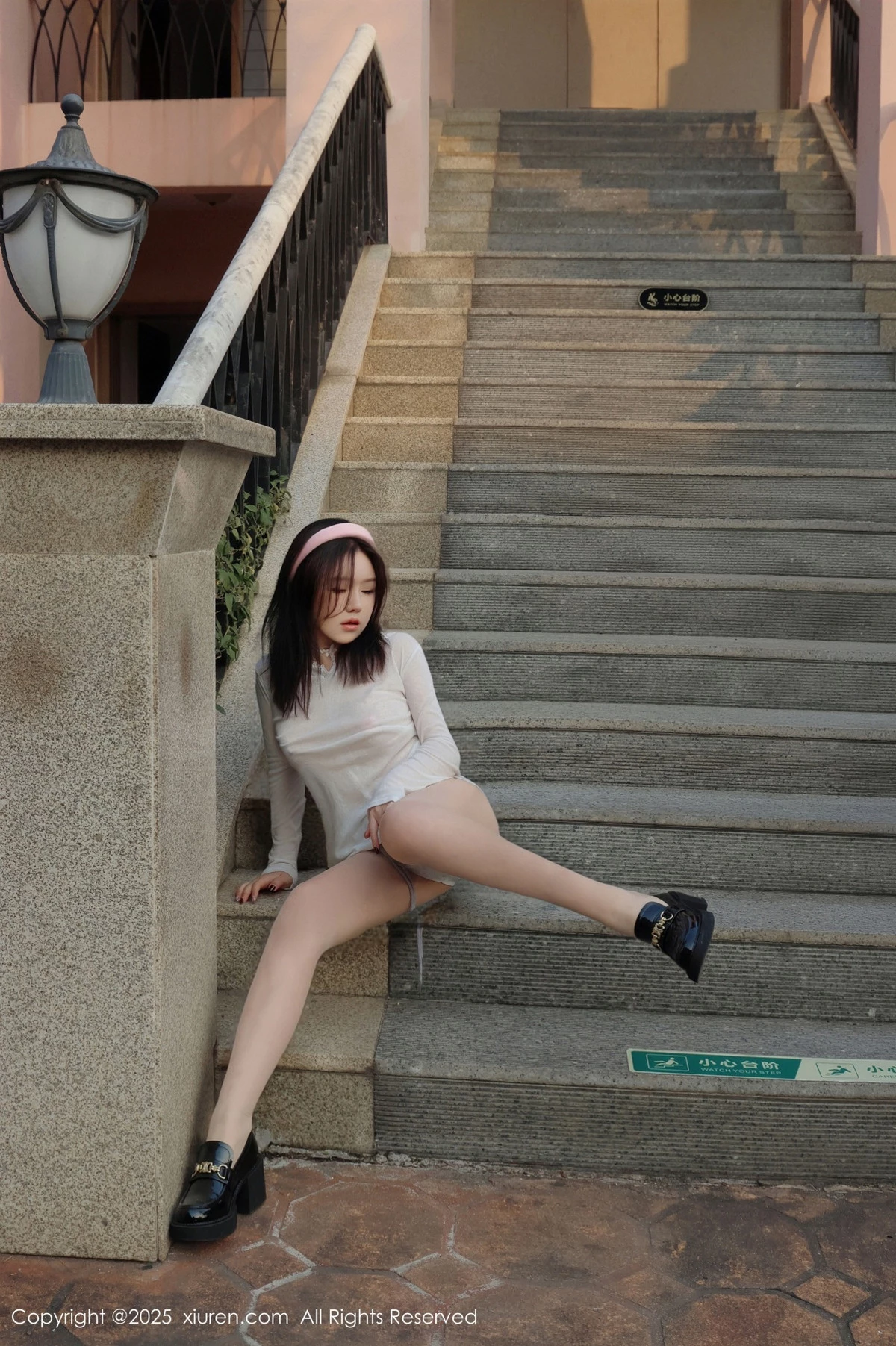 秀人集.com_[XiuRen秀人网]No.9923_模特小薯条nienie性感薄透白T恤配超薄肉丝秀惹火身材诱惑写真50P