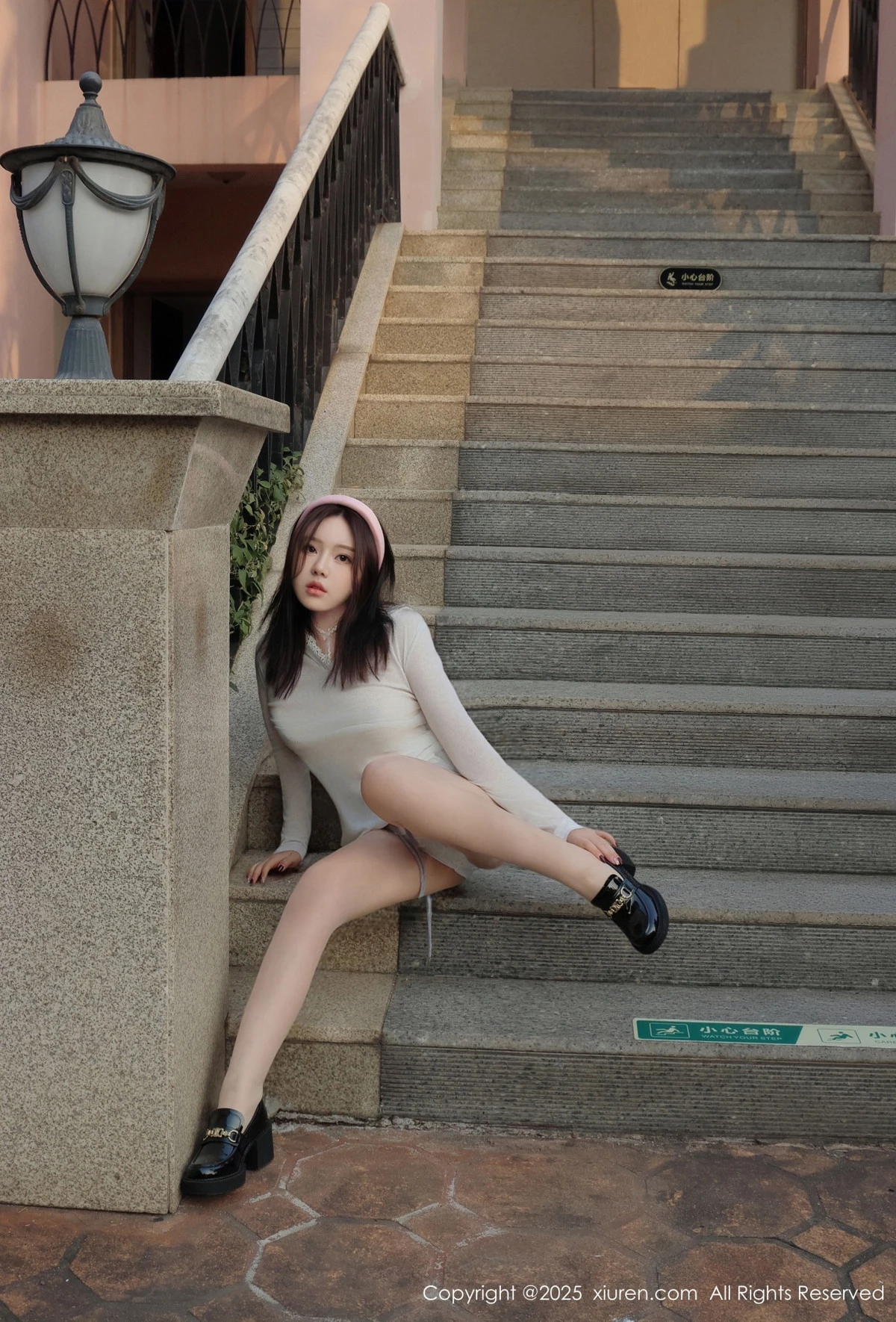 秀人集.com_[XiuRen秀人网]No.9923_模特小薯条nienie性感薄透白T恤配超薄肉丝秀惹火身材诱惑写真50P