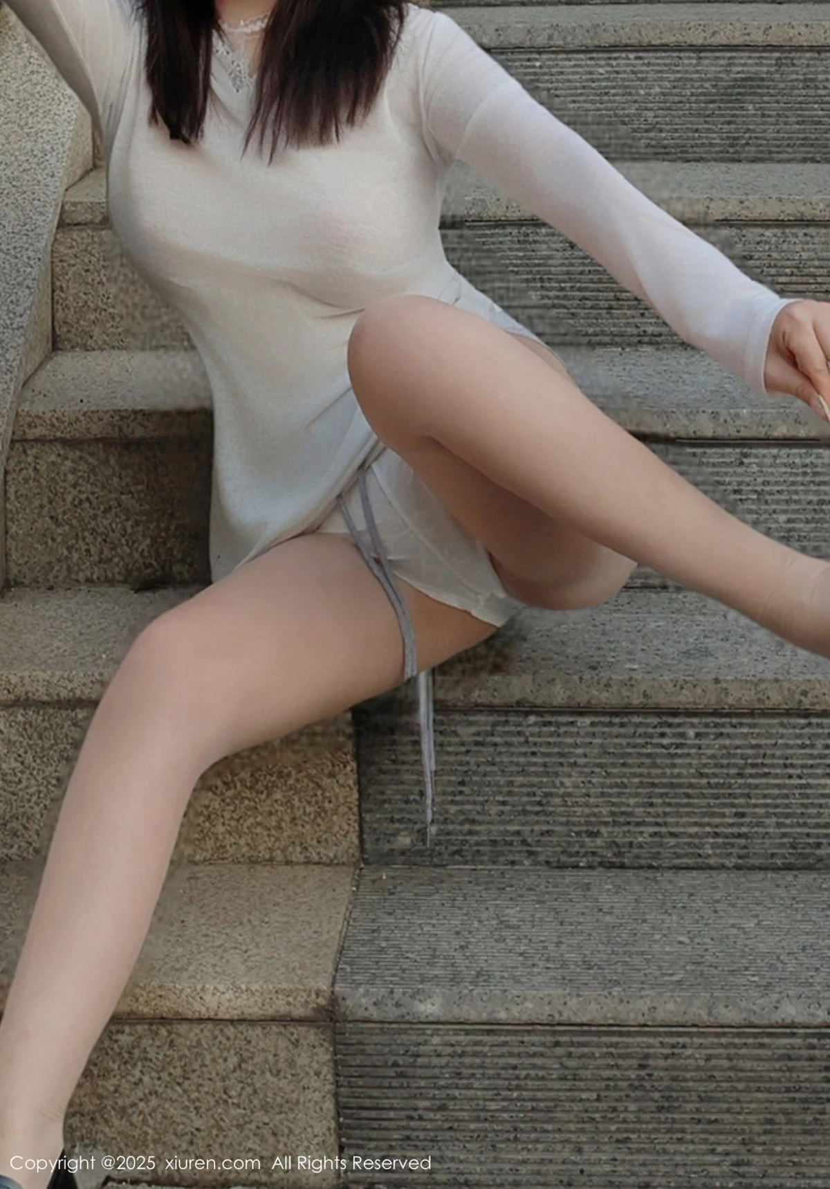 秀人集.com_[XiuRen秀人网]No.9923_模特小薯条nienie性感薄透白T恤配超薄肉丝秀惹火身材诱惑写真50P