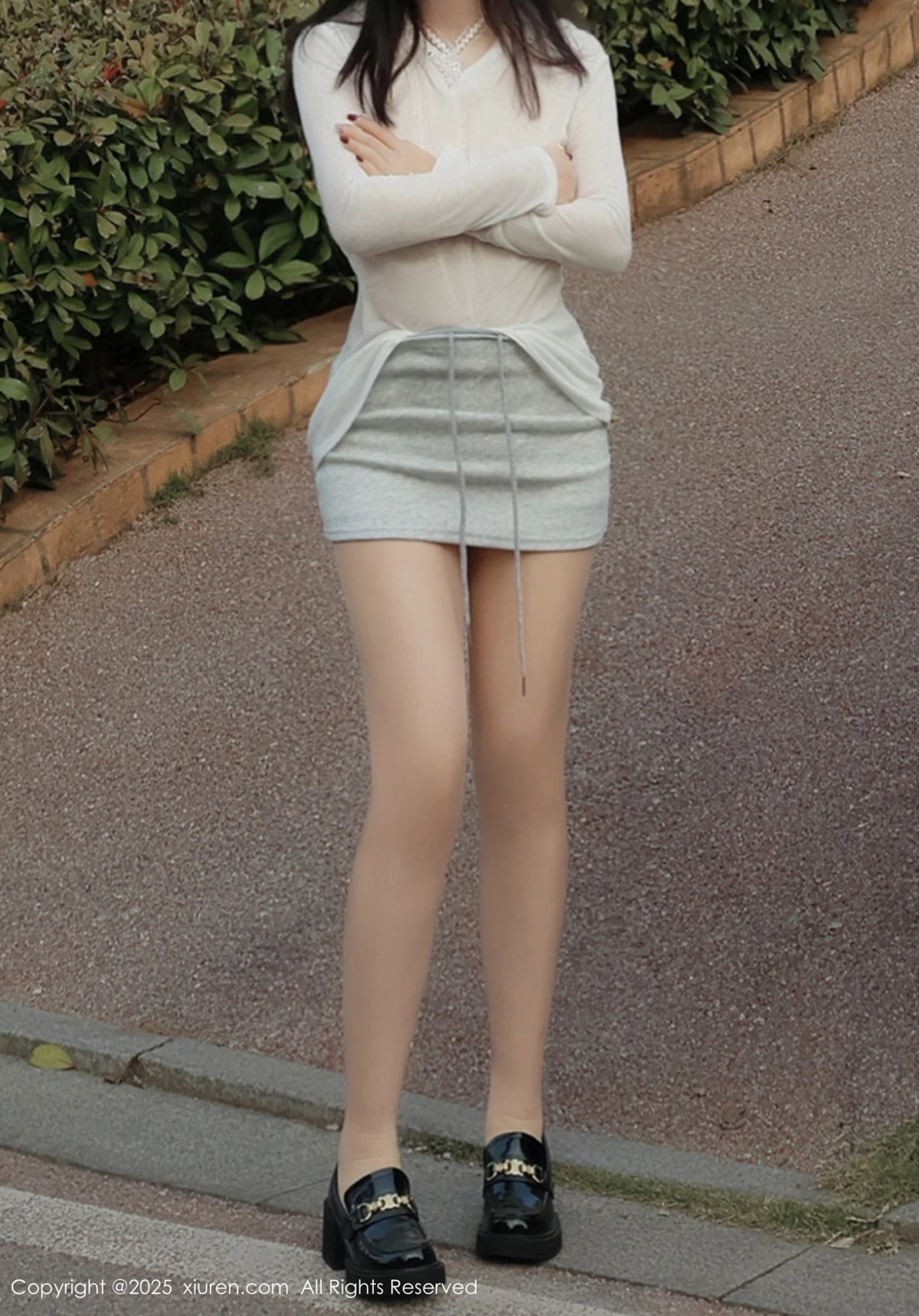 秀人集.com_[XiuRen秀人网]No.9923_模特小薯条nienie性感薄透白T恤配超薄肉丝秀惹火身材诱惑写真50P