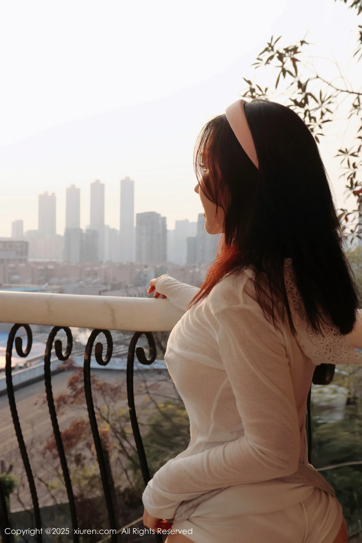 秀人集.com_[XiuRen秀人网]No.9923_模特小薯条nienie性感薄透白T恤配超薄肉丝秀惹火身材诱惑写真50P