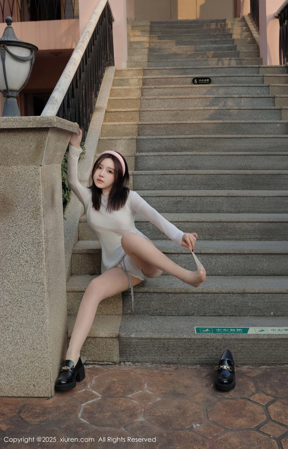 秀人集.com_[XiuRen秀人网]No.9923_模特小薯条nienie性感薄透白T恤配超薄肉丝秀惹火身材诱惑写真50P