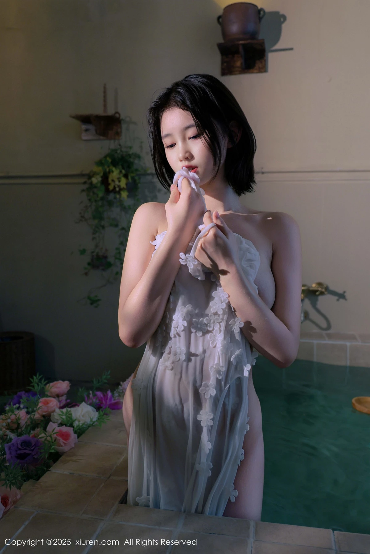 秀人集.com_[XiuRen秀人网]No.9920_模特小橘子orange性感白色薄透蕾丝连体短裙秀惹火身材诱惑写真86P