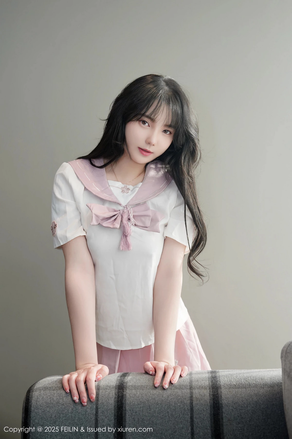 秀人集.com_[FeiLin嗲囡囡]VOL.503_模特软情性感粉色JK短裙配白色丝袜秀凹凸身材完美诱惑写真70P