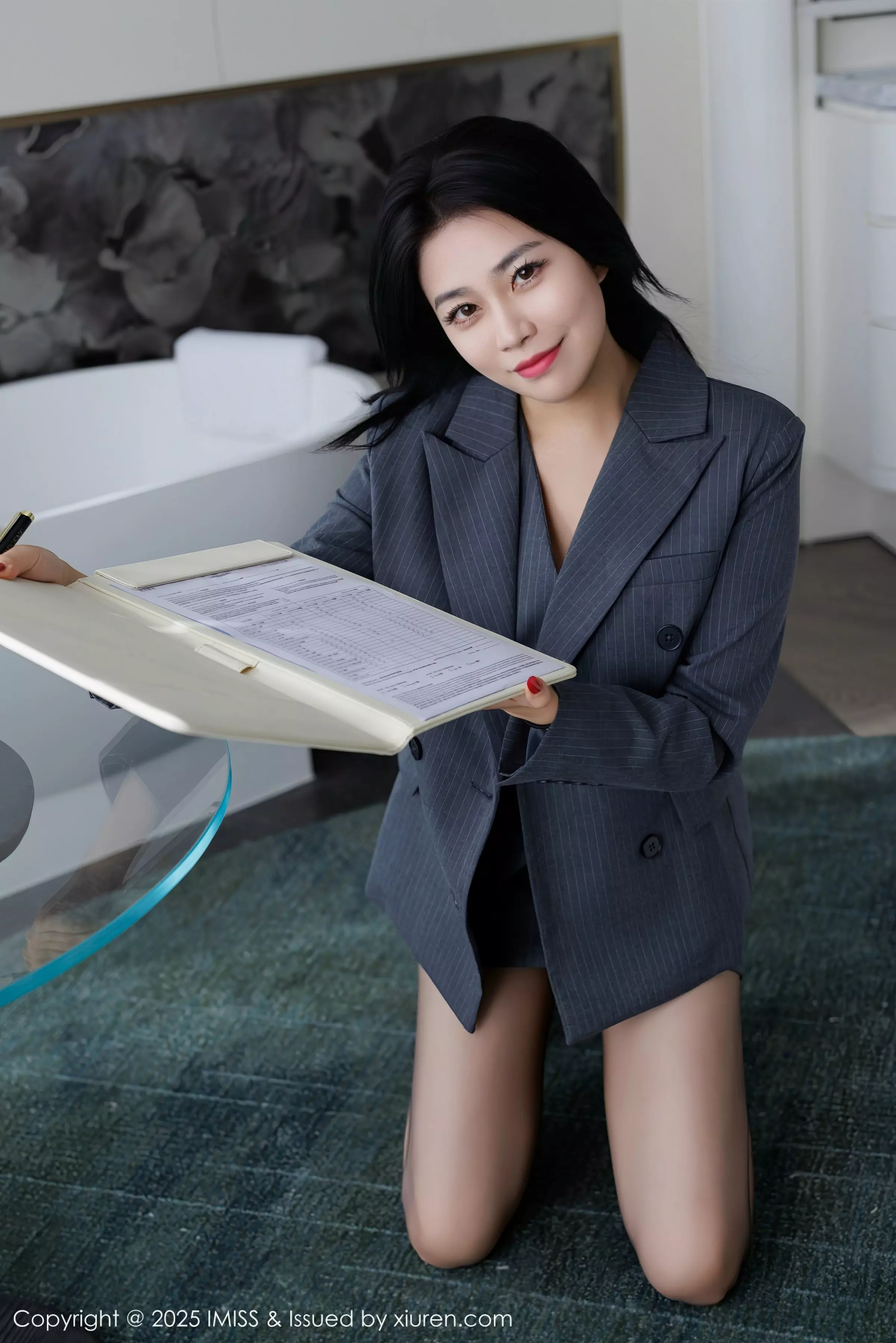 秀人集.com_[IMISS爱蜜社]Vol.787_女神许诺Sabrina性感OL职业装露红色蕾丝内衣配超薄黑丝魅惑写真106P