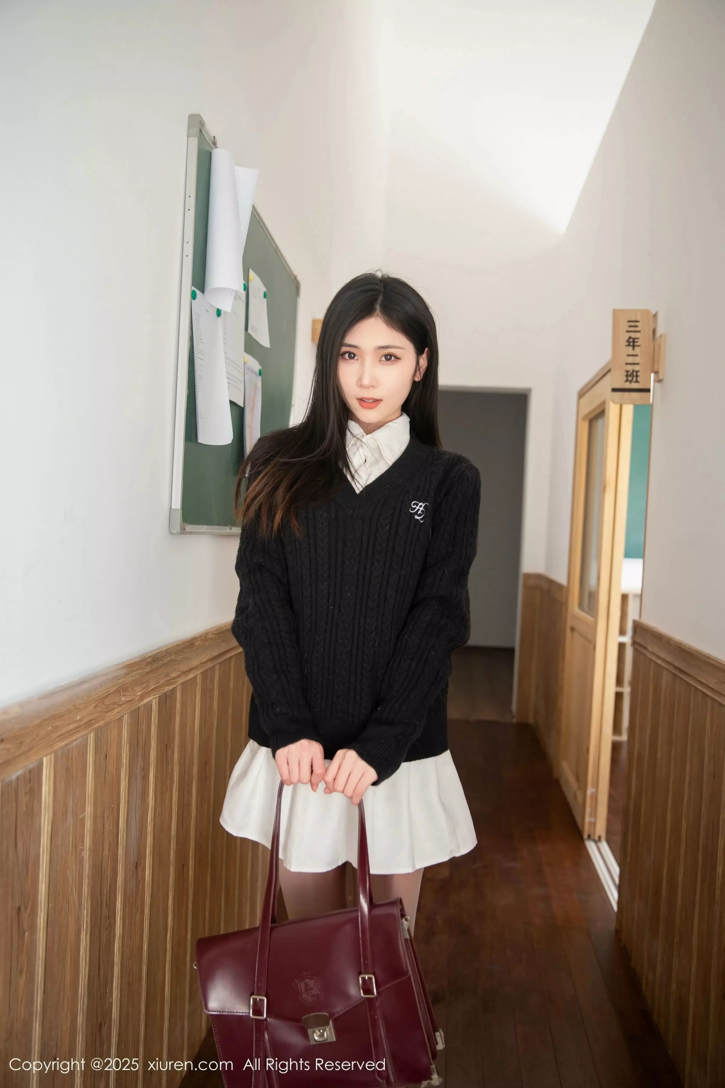 秀人集.com_[XiuRen秀人网]No.10078_模特刘婷婷教室场景性感白色短裙配白丝袜秀完美身材诱惑写真80P