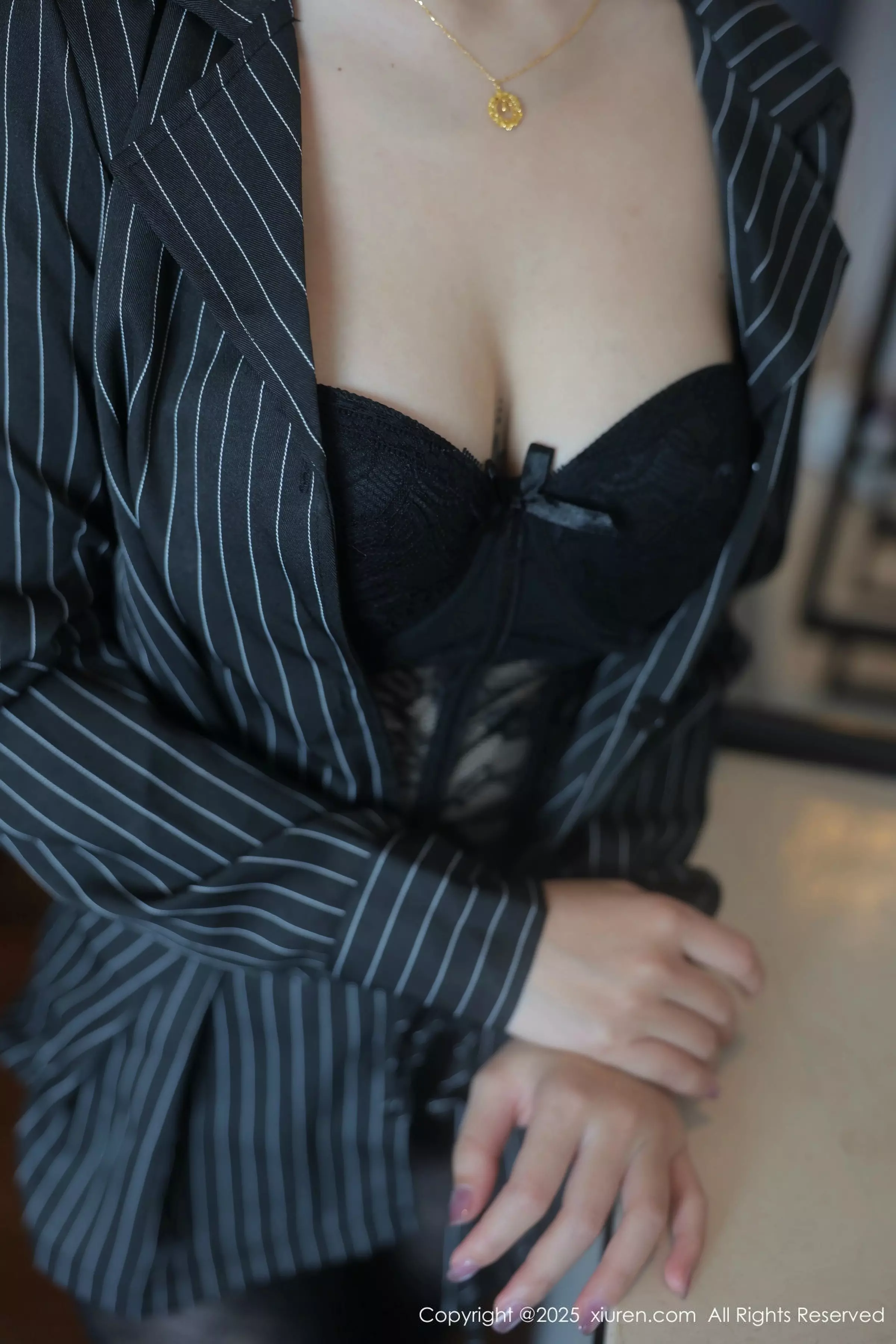 秀人集.com_[XiuRen秀人网]No.10076_模特汐子性感黑色OL服饰配超薄黑丝半脱秀翘臀美腿诱惑写真79P