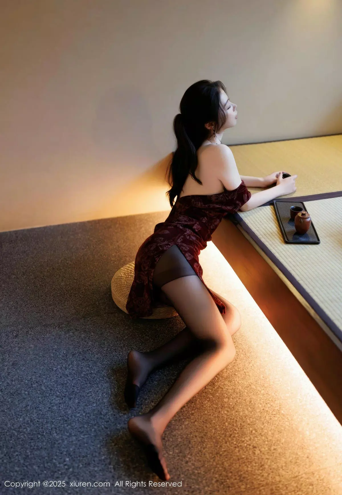 秀人集.com_[XiuRen秀人网]No.10106_模特梦心玥红色旗袍露紫色情趣服饰配黑丝袜秀高挑身材诱惑写真82P