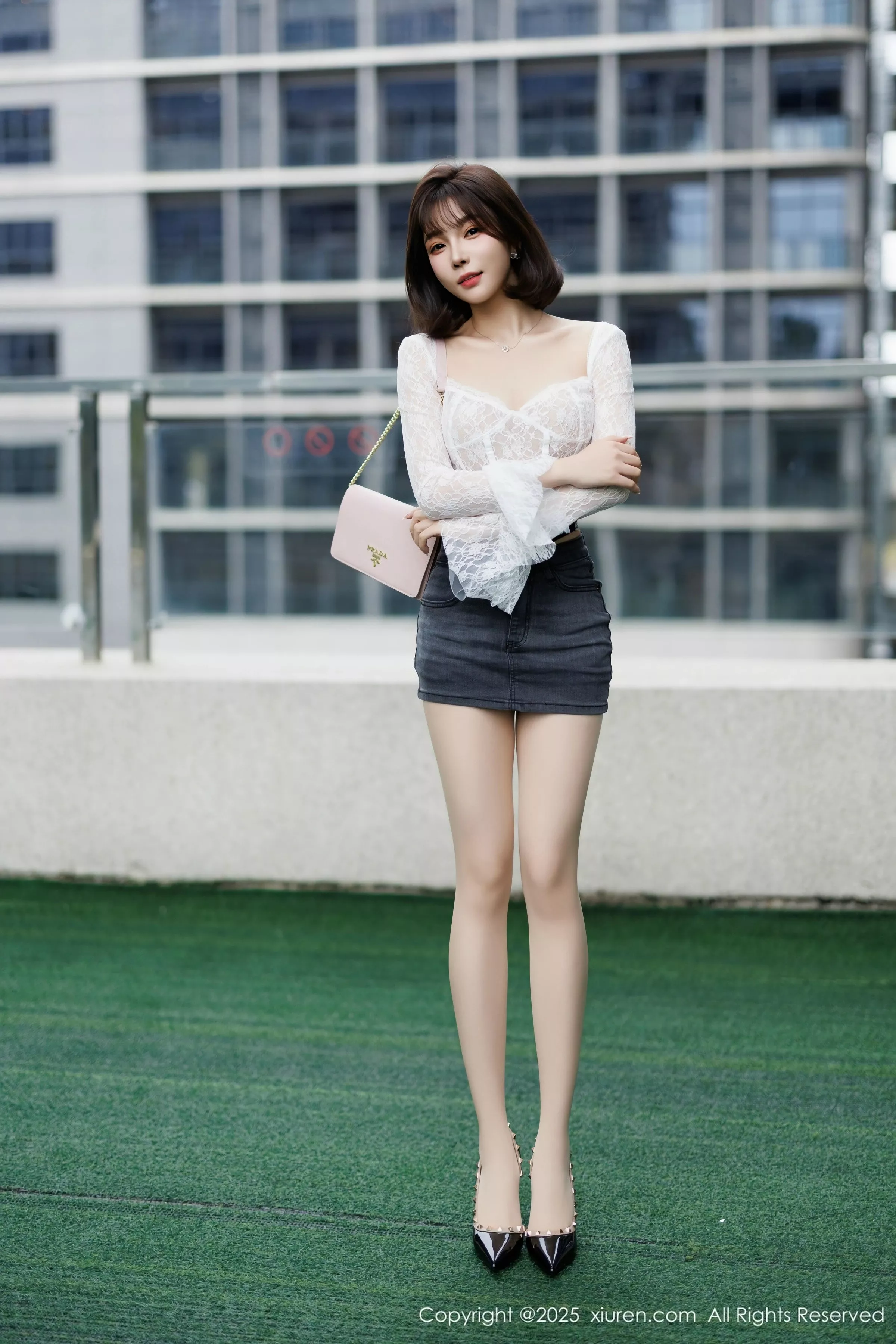 秀人集.com_[XiuRen秀人网]No.10113_女神徐莉芝Booty白色上衣配肉丝袜+蓝色情趣内衣秀美腿诱惑写真83P