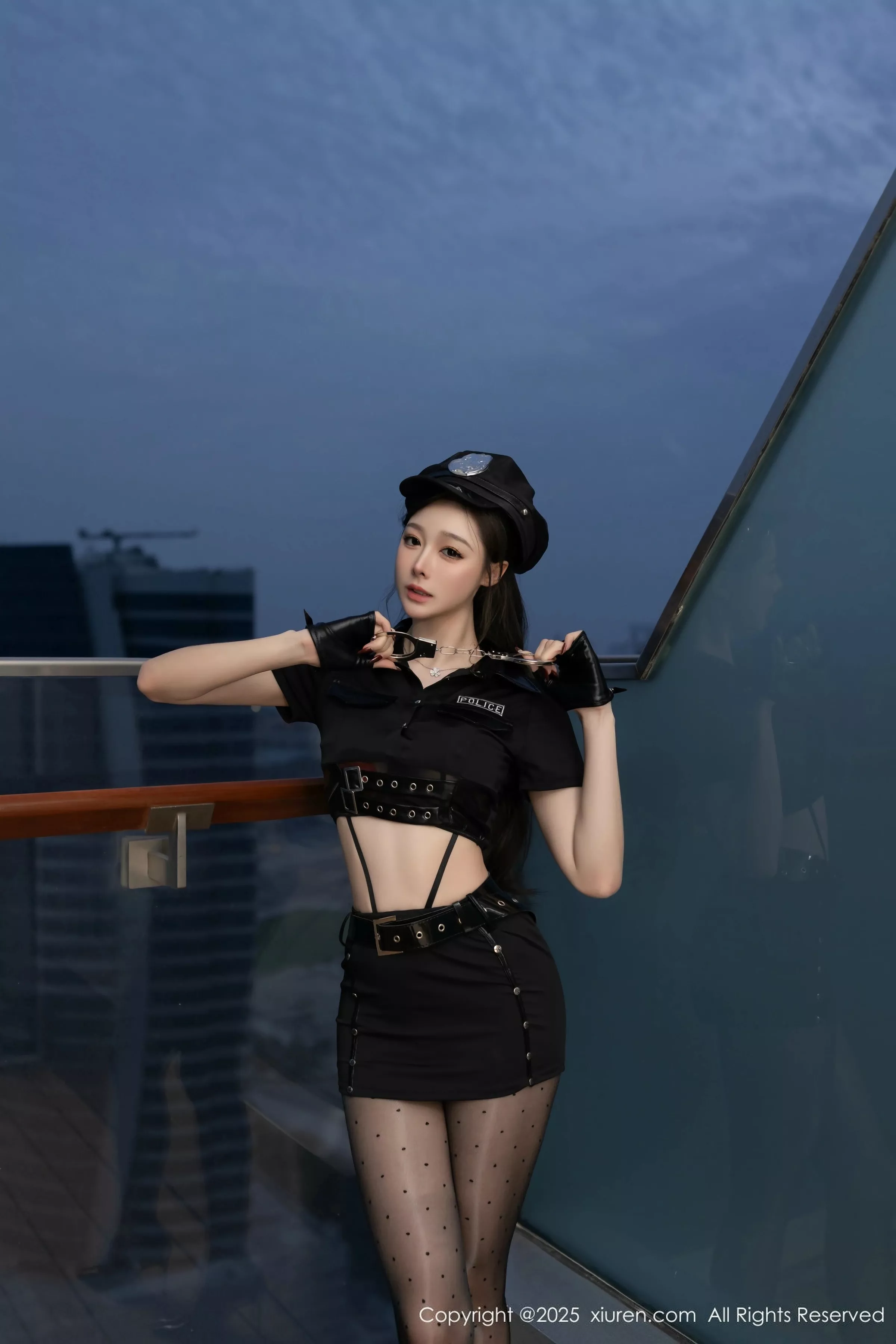 秀人集.com_[XiuRen秀人网]No.10115_模特小逗逗性感黑色制服露黑色情趣内衣配超薄黑丝极致魅惑写真80P