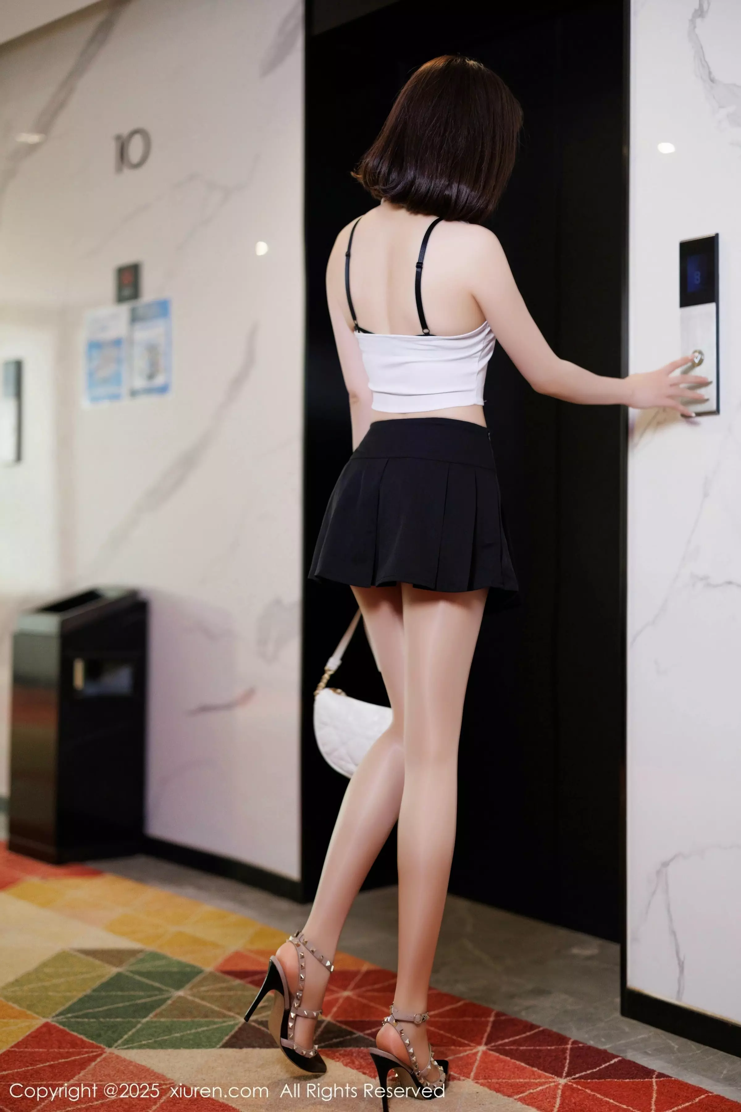 秀人集.com_[XiuRen秀人网]No.10048_女神徐莉芝Booty性感白色上衣配黑色短裙秀曼妙身姿诱惑写真82P