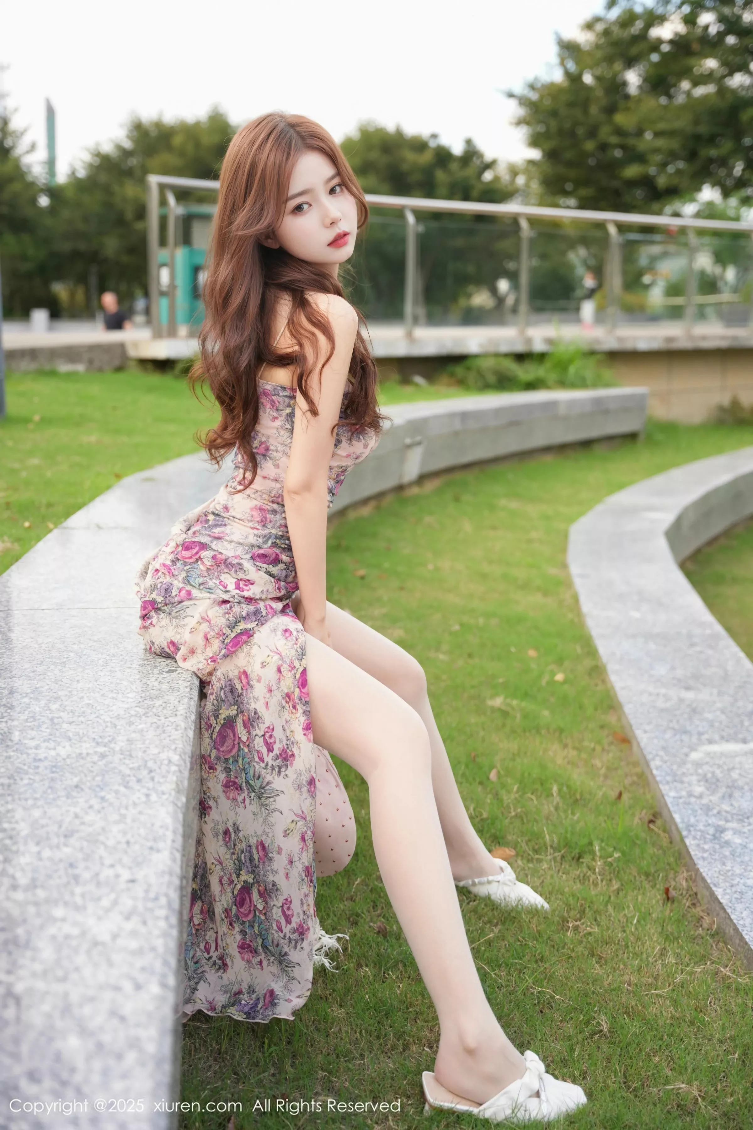 秀人集.com_[XiuRen秀人网]No.10128_模特拍黄瓜girl性感碎花连衣短裙配超薄白丝秀曼妙身姿诱惑写真82P