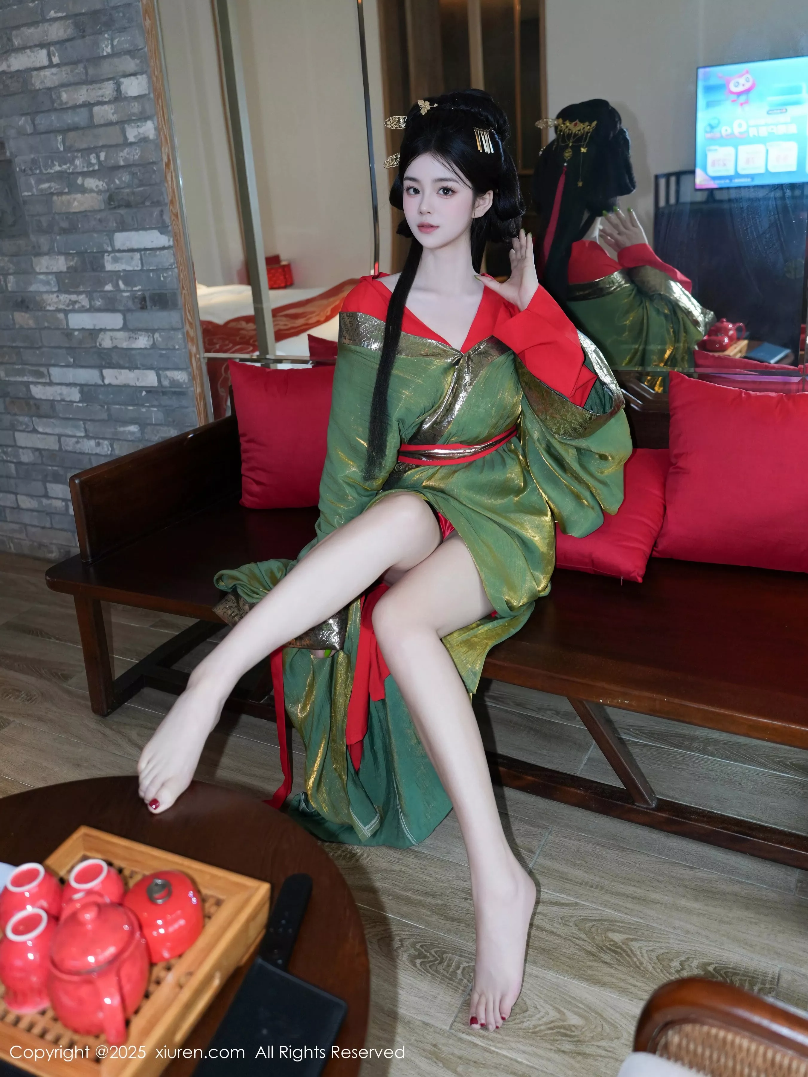 秀人集.com_[XiuRen秀人网]No.10126_模特雪糕CiCi性感绿色古风服饰露红色情趣服饰秀美腿诱惑写真68P