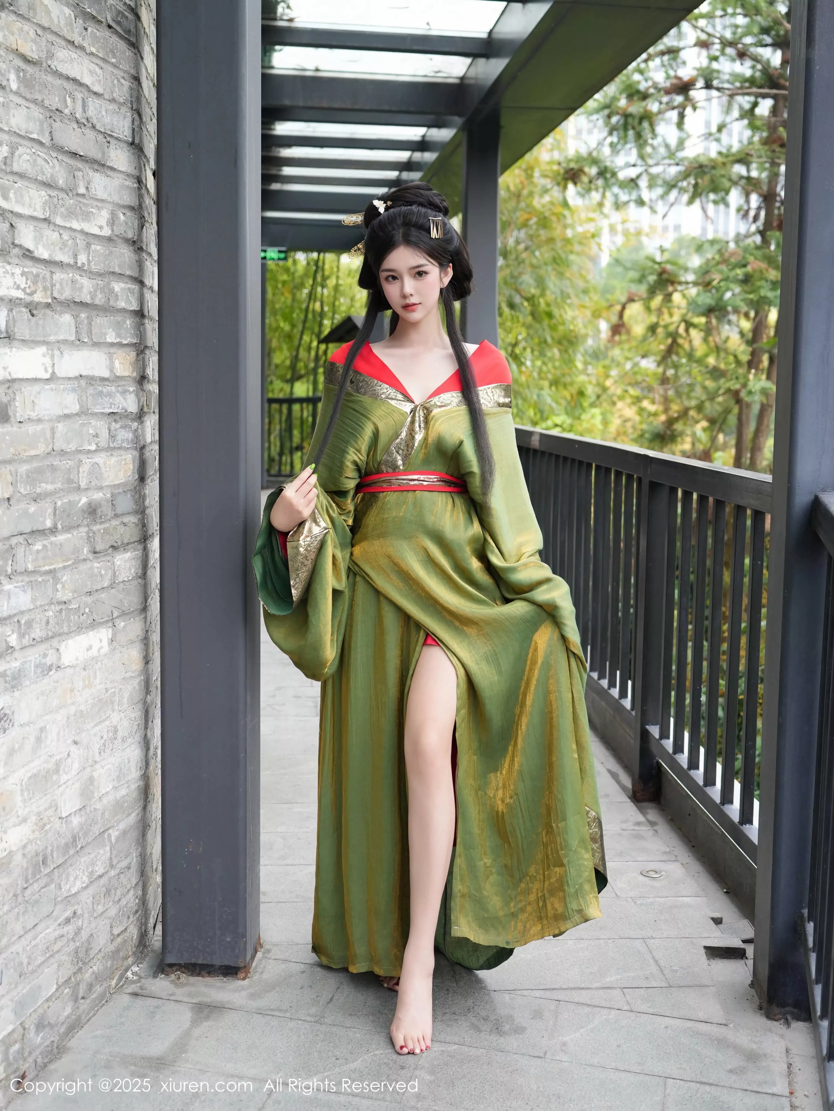 秀人集.com_[XiuRen秀人网]No.10126_模特雪糕CiCi性感绿色古风服饰露红色情趣服饰秀美腿诱惑写真68P