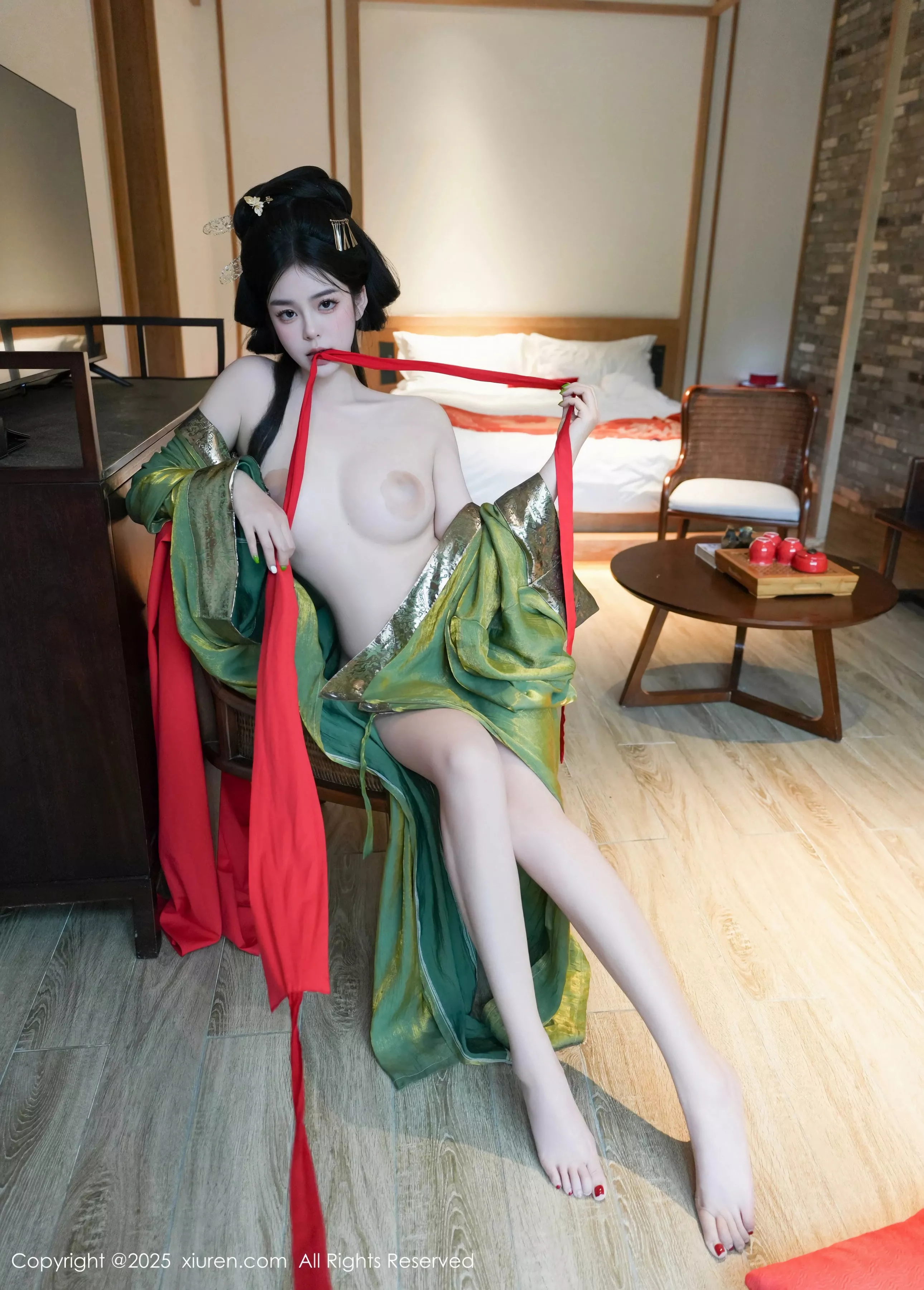 秀人集.com_[XiuRen秀人网]No.10126_模特雪糕CiCi性感绿色古风服饰露红色情趣服饰秀美腿诱惑写真68P