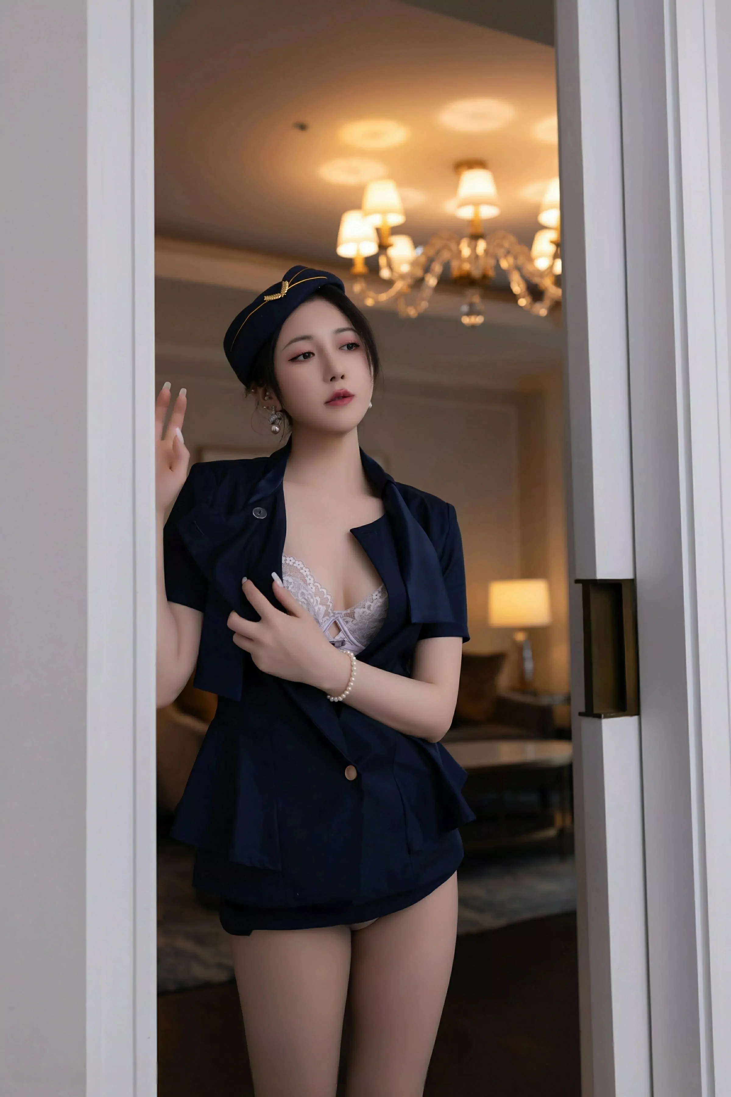 秀人集.com_[XiuRen秀人网]No.10142_模特鱼子酱Fish性感空姐制服露白色内衣配灰丝袜秀美腿诱惑写真80P