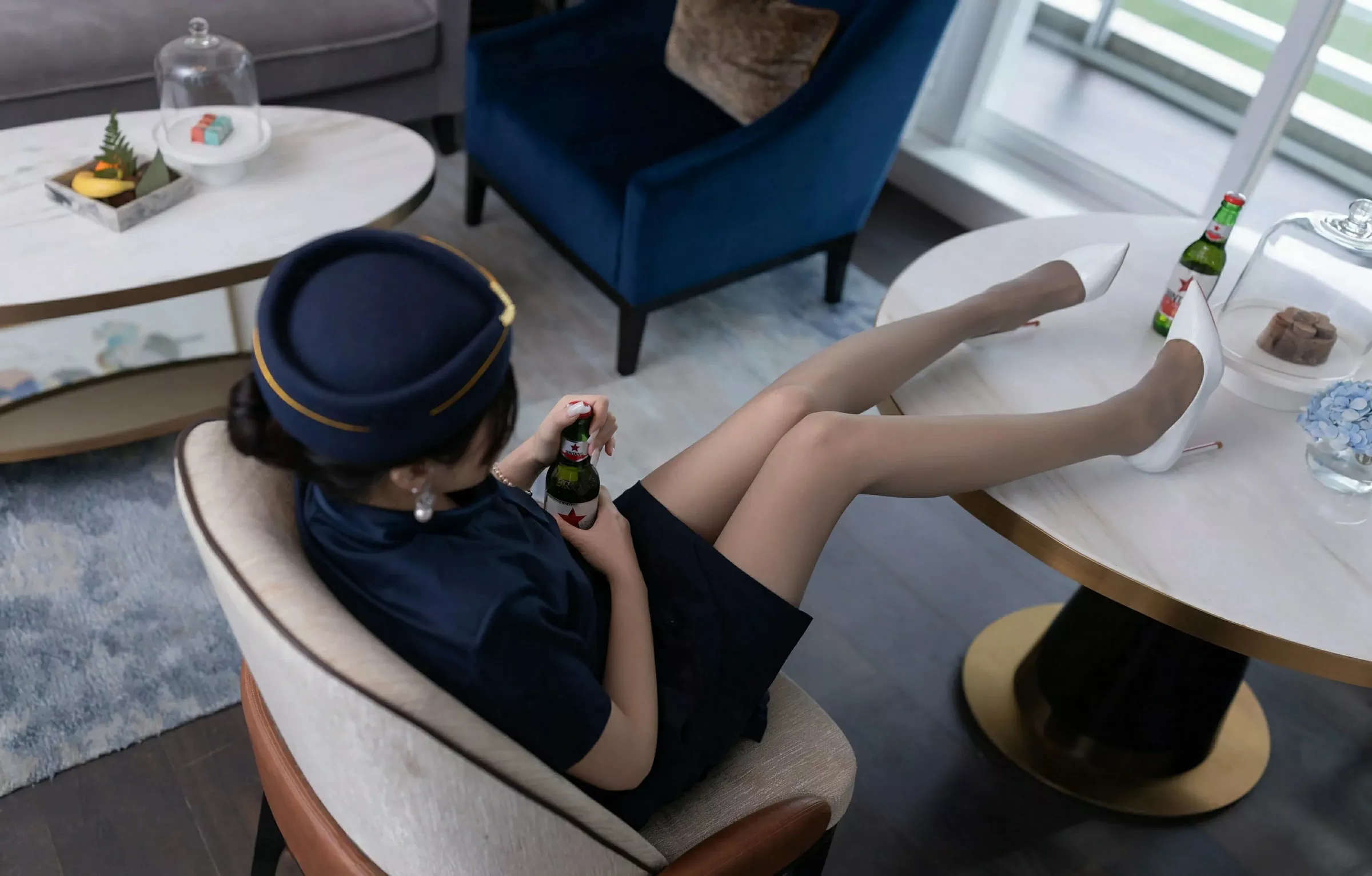 秀人集.com_[XiuRen秀人网]No.10142_模特鱼子酱Fish性感空姐制服露白色内衣配灰丝袜秀美腿诱惑写真80P