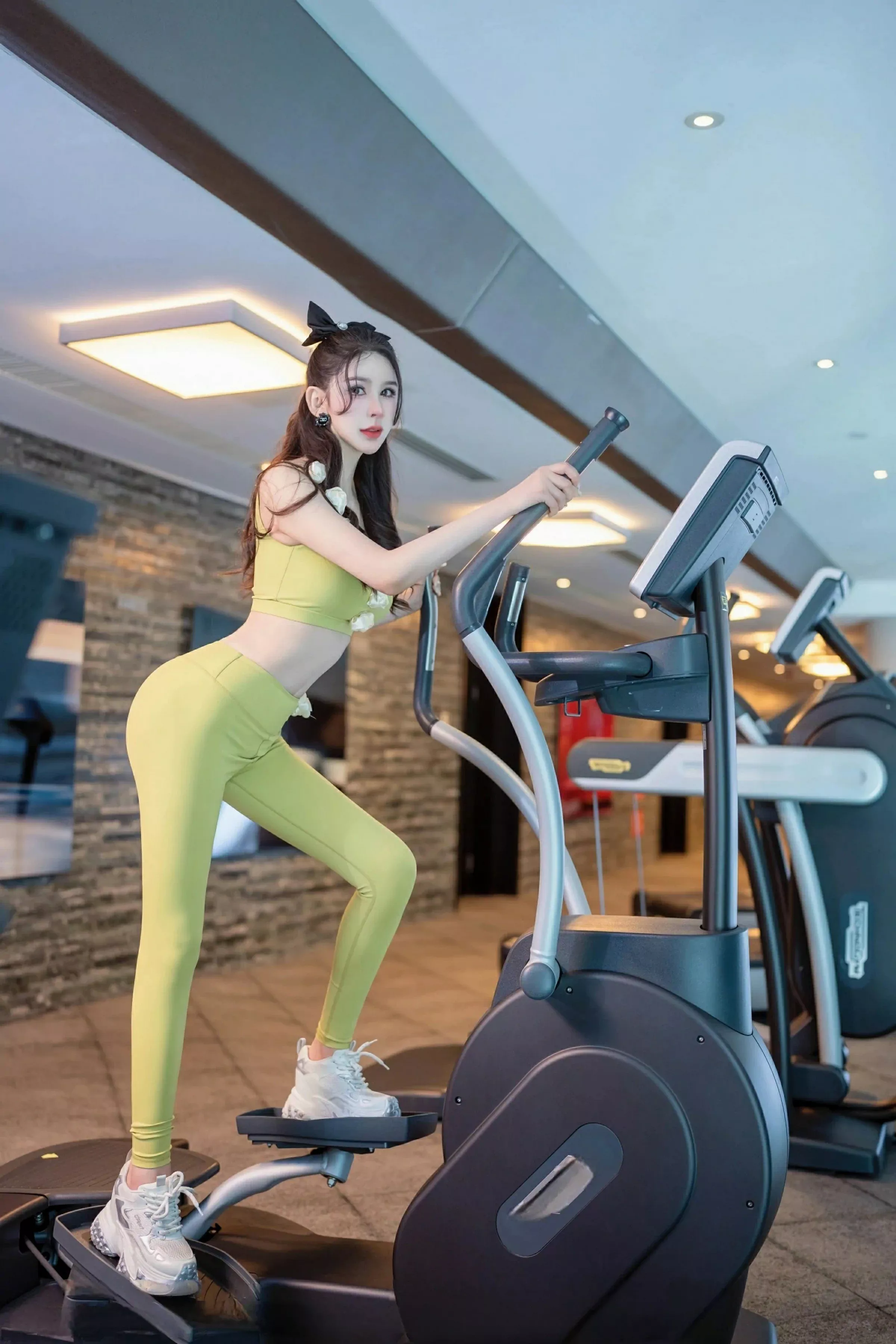 秀人集.com_[XINGYAN星颜社]VOL.333_模特合集女神李丽莎性感紧身运动套装秀完美身材惹火诱惑写真80P