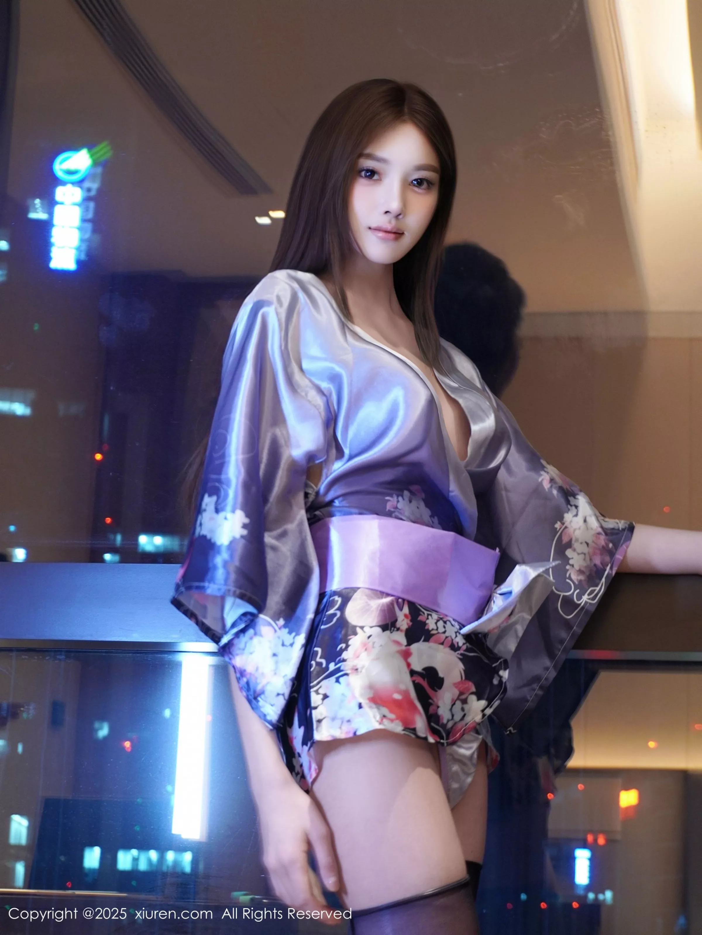 秀人集.com_[XiuRen秀人网]No.10153_模特杨幂幂私房床上性感紫色睡袍配黑色丝袜秀曼妙身姿诱惑写真44P