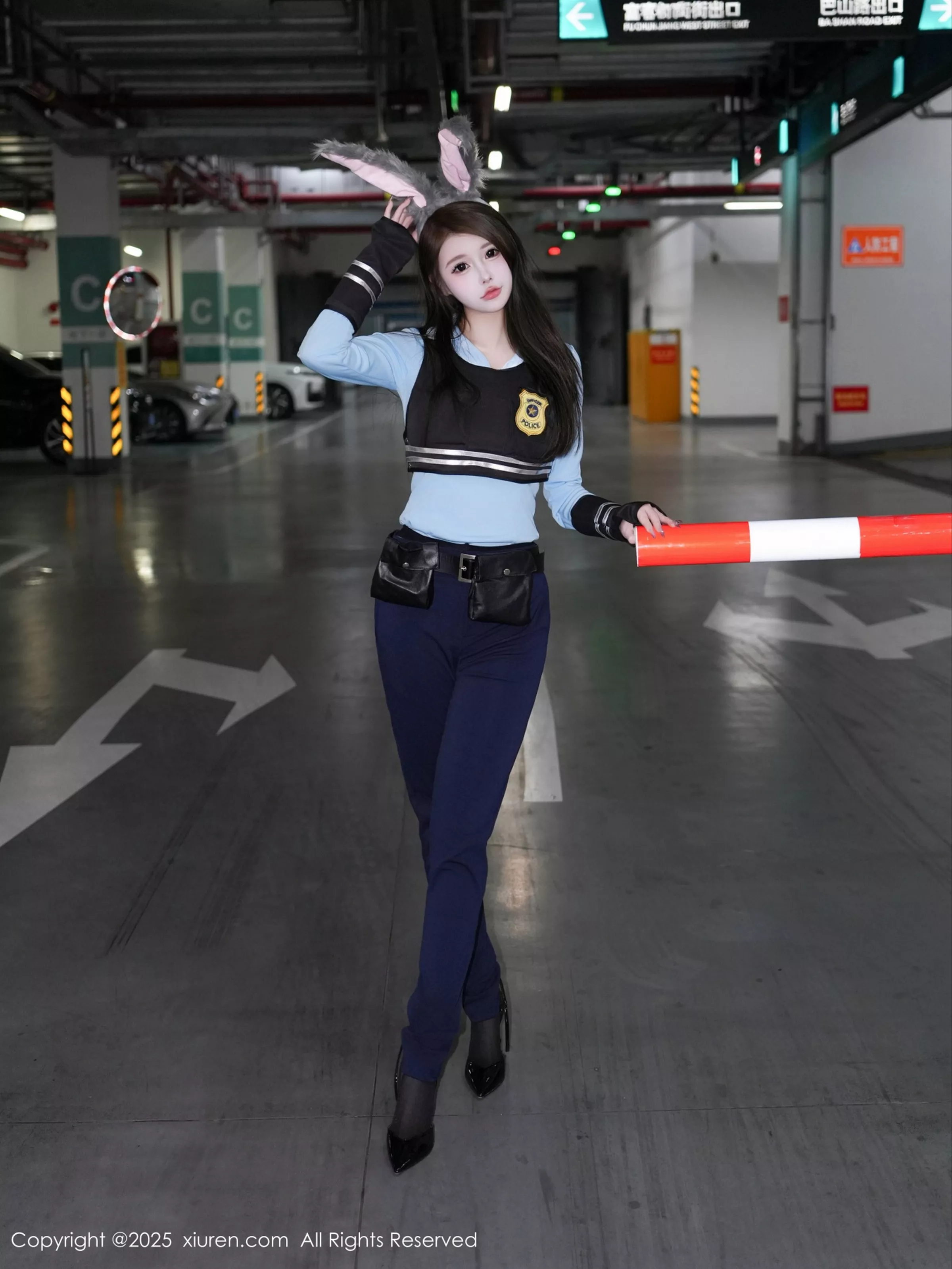 秀人集.com_[XiuRen秀人网]No.10158_模特甜妮性感黑色制服露半截上衣配超薄黑丝秀丰腴身姿诱惑写真69P