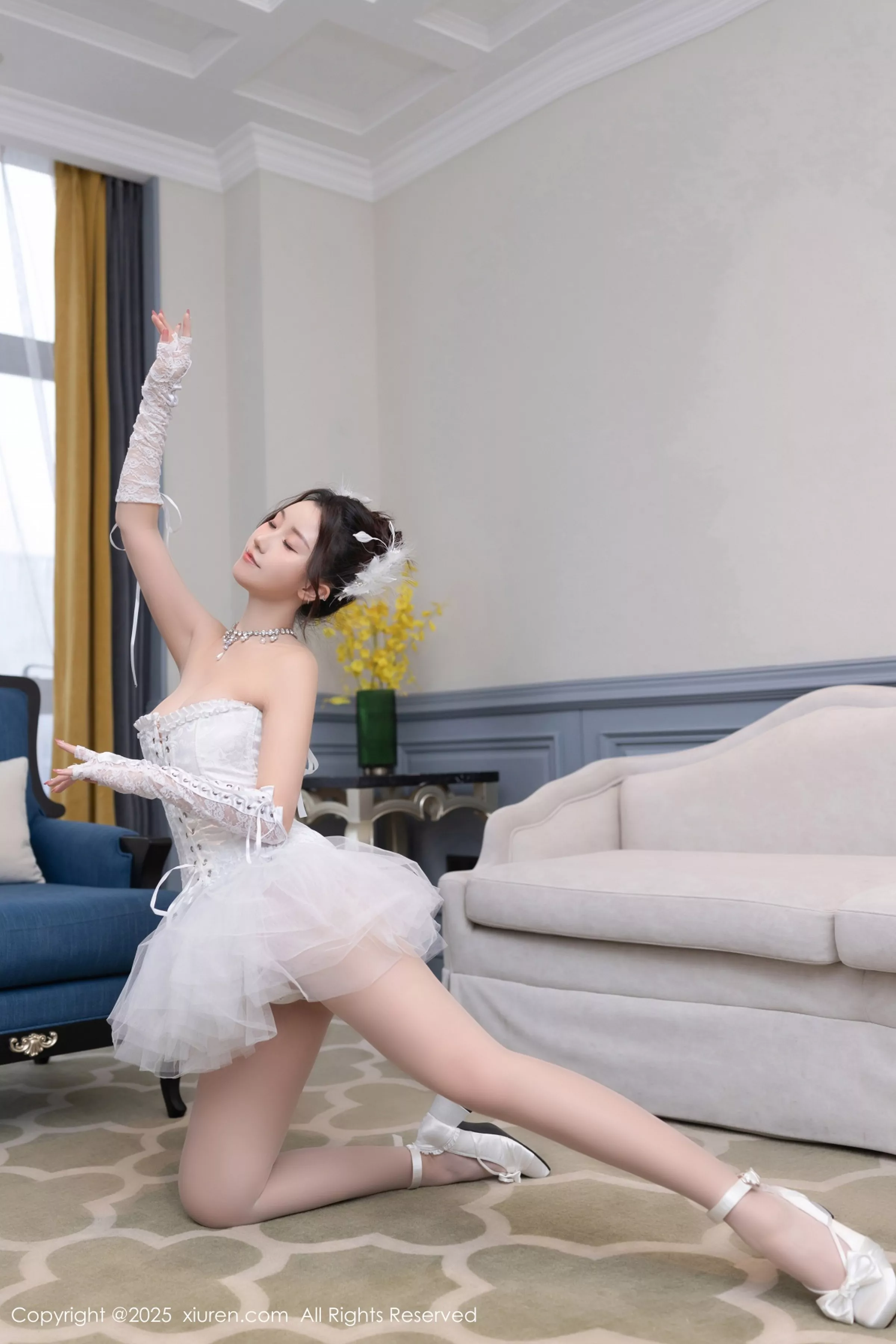 秀人集.com_[XiuRen秀人网]No.10161_模特杏子Yada性感白色低胸连衣裙配原色丝袜秀曼妙身姿诱惑写真82P