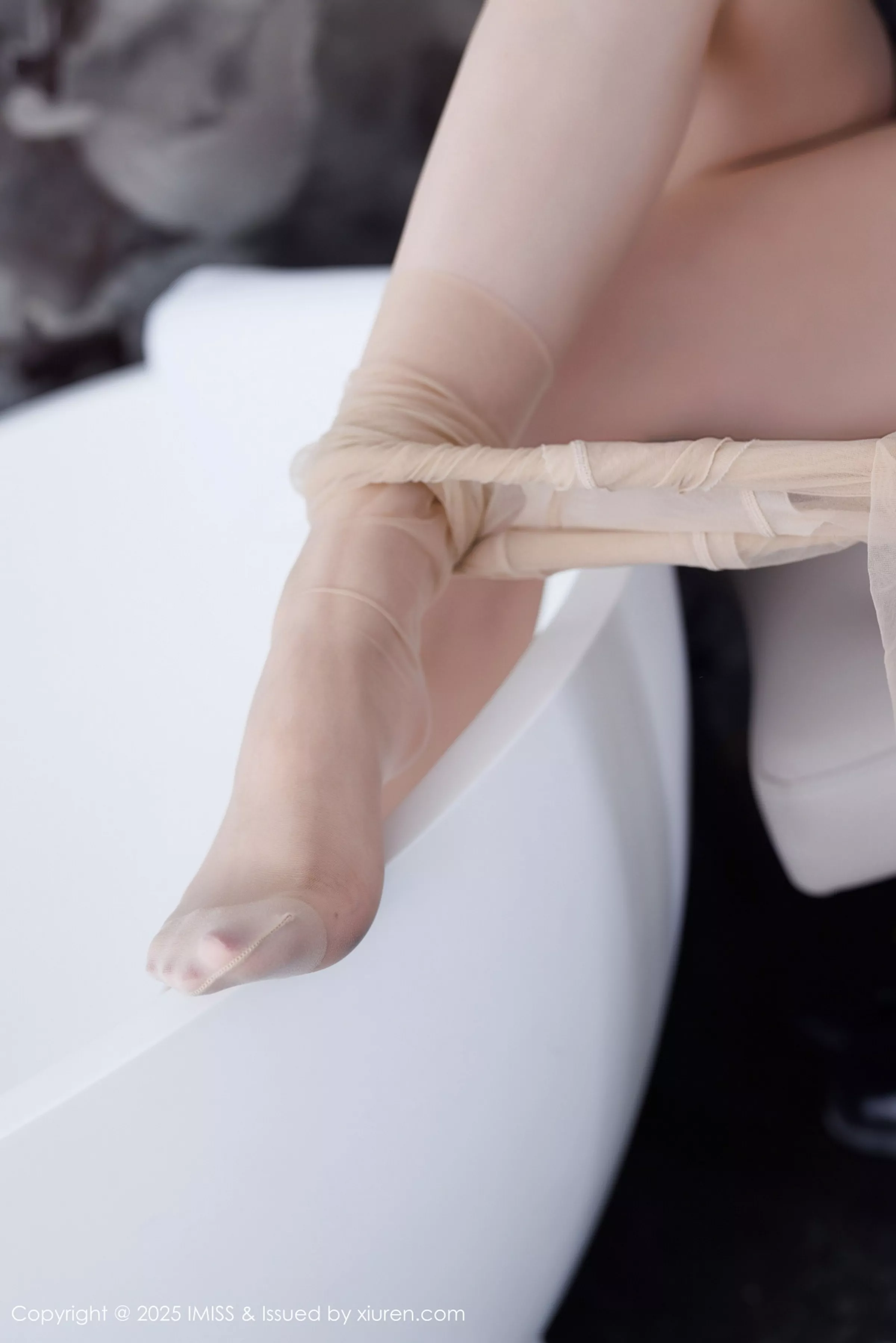 秀人集.com_[IMISS爱蜜社]Vol.789_气质女神许诺Sabrina性感灰色包臀裙配超薄肉丝秀美腿诱惑写真86P