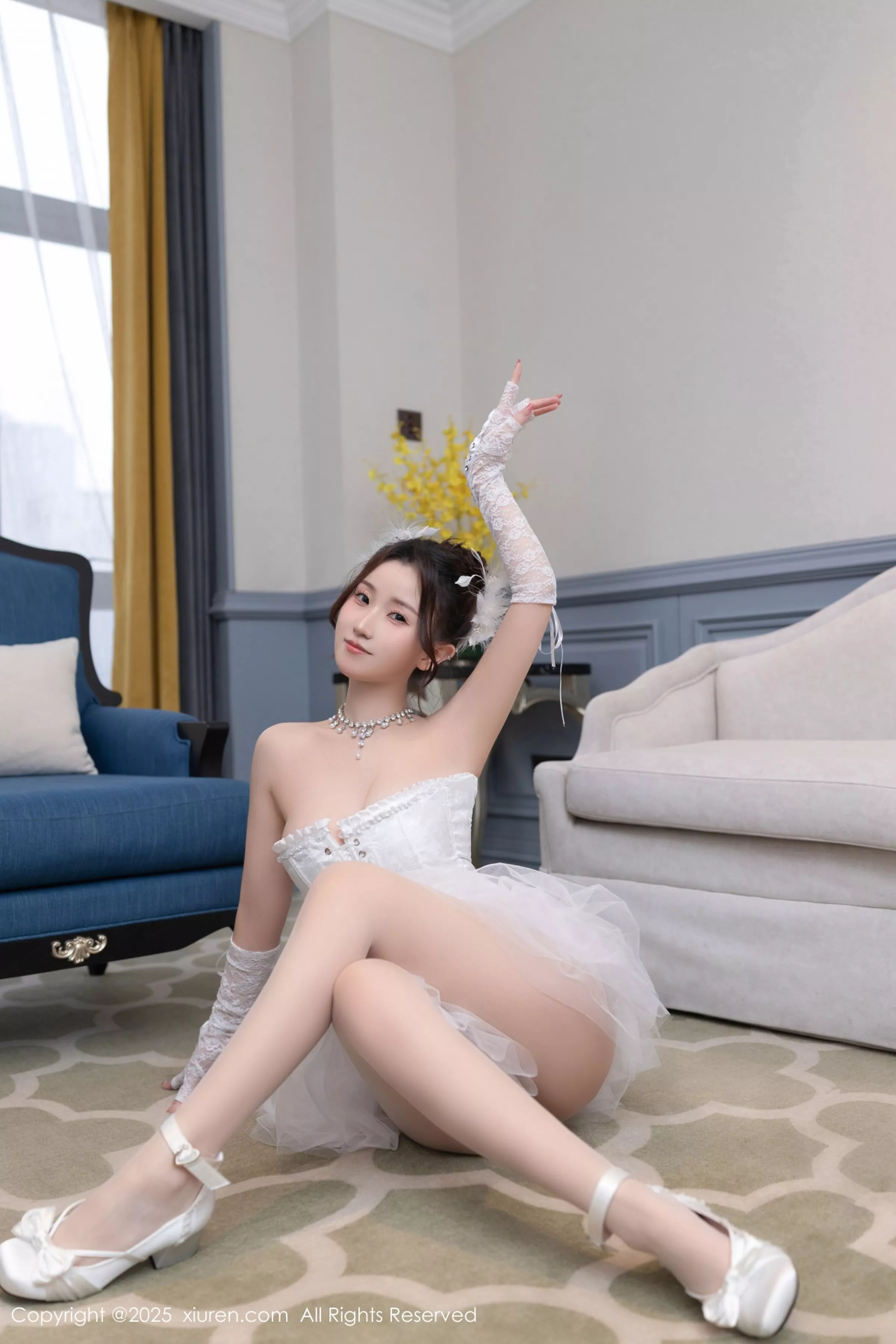 秀人集.com_[XiuRen秀人网]No.10161_模特杏子Yada性感白色低胸连衣裙配原色丝袜秀曼妙身姿诱惑写真82P