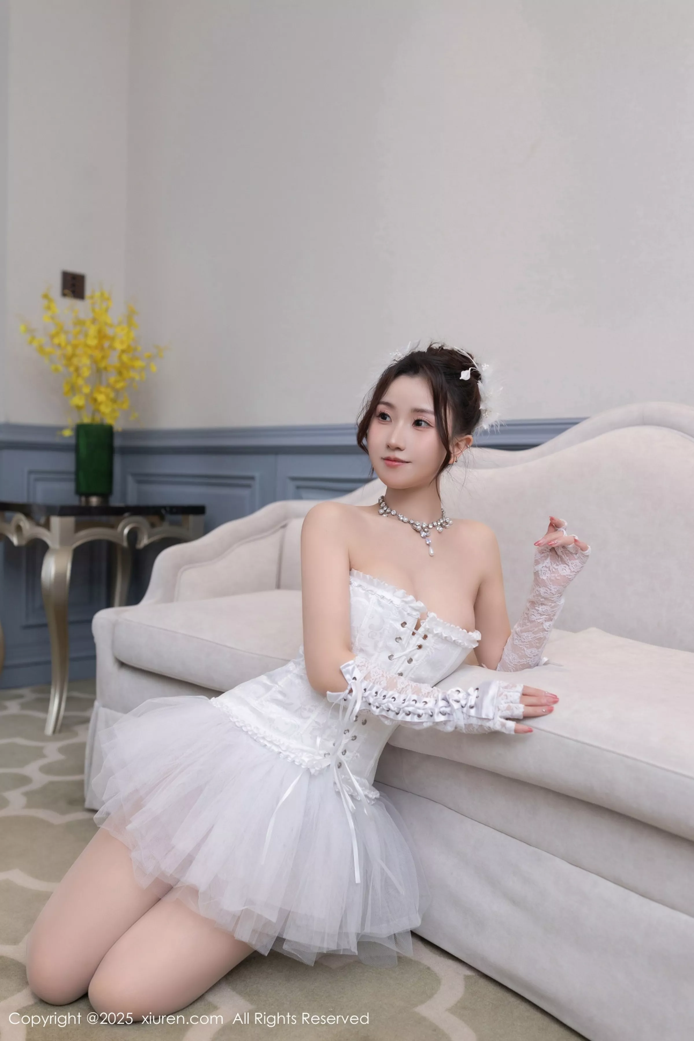 秀人集.com_[XiuRen秀人网]No.10161_模特杏子Yada性感白色低胸连衣裙配原色丝袜秀曼妙身姿诱惑写真82P