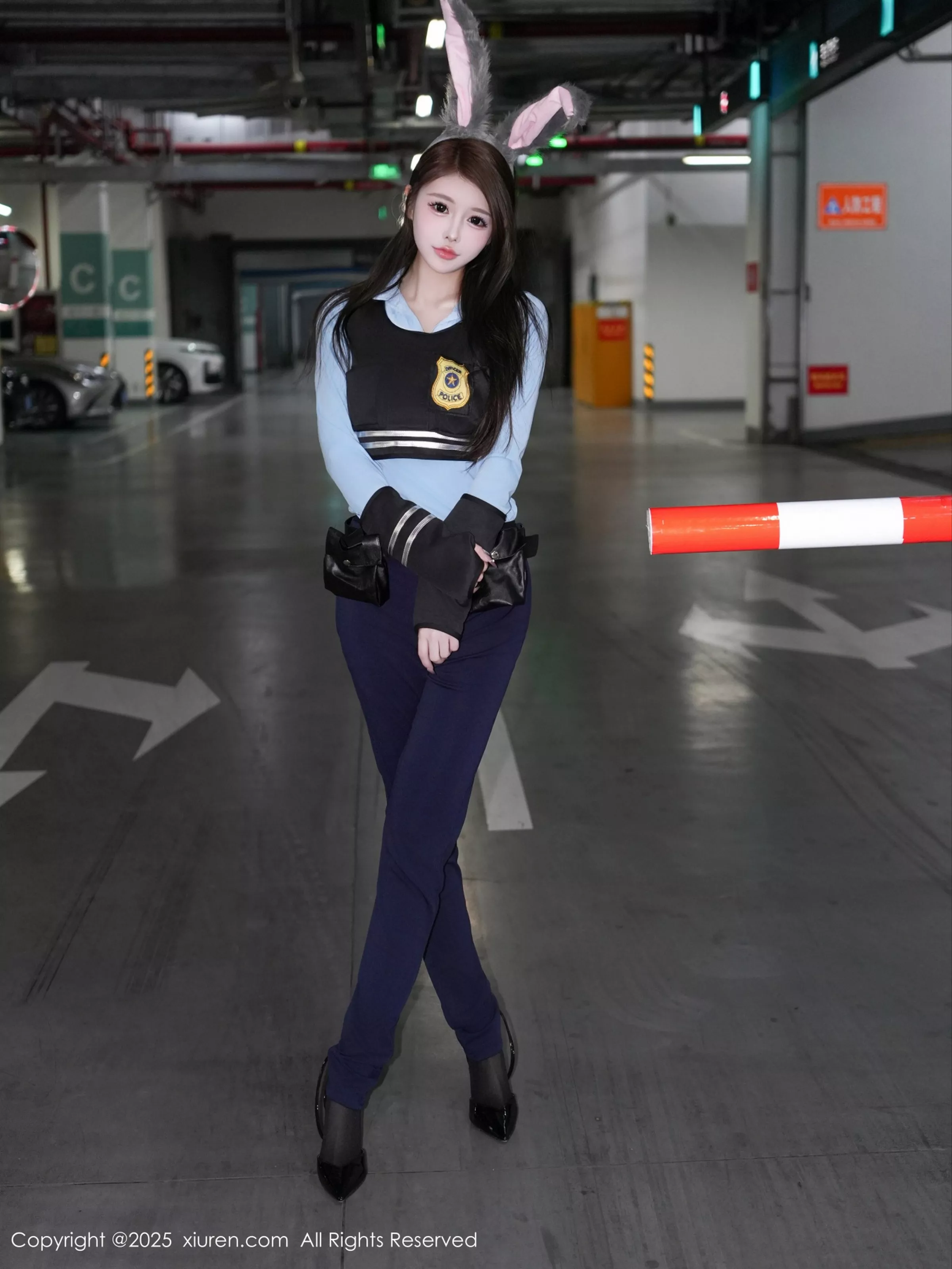 秀人集.com_[XiuRen秀人网]No.10158_模特甜妮性感黑色制服露半截上衣配超薄黑丝秀丰腴身姿诱惑写真69P