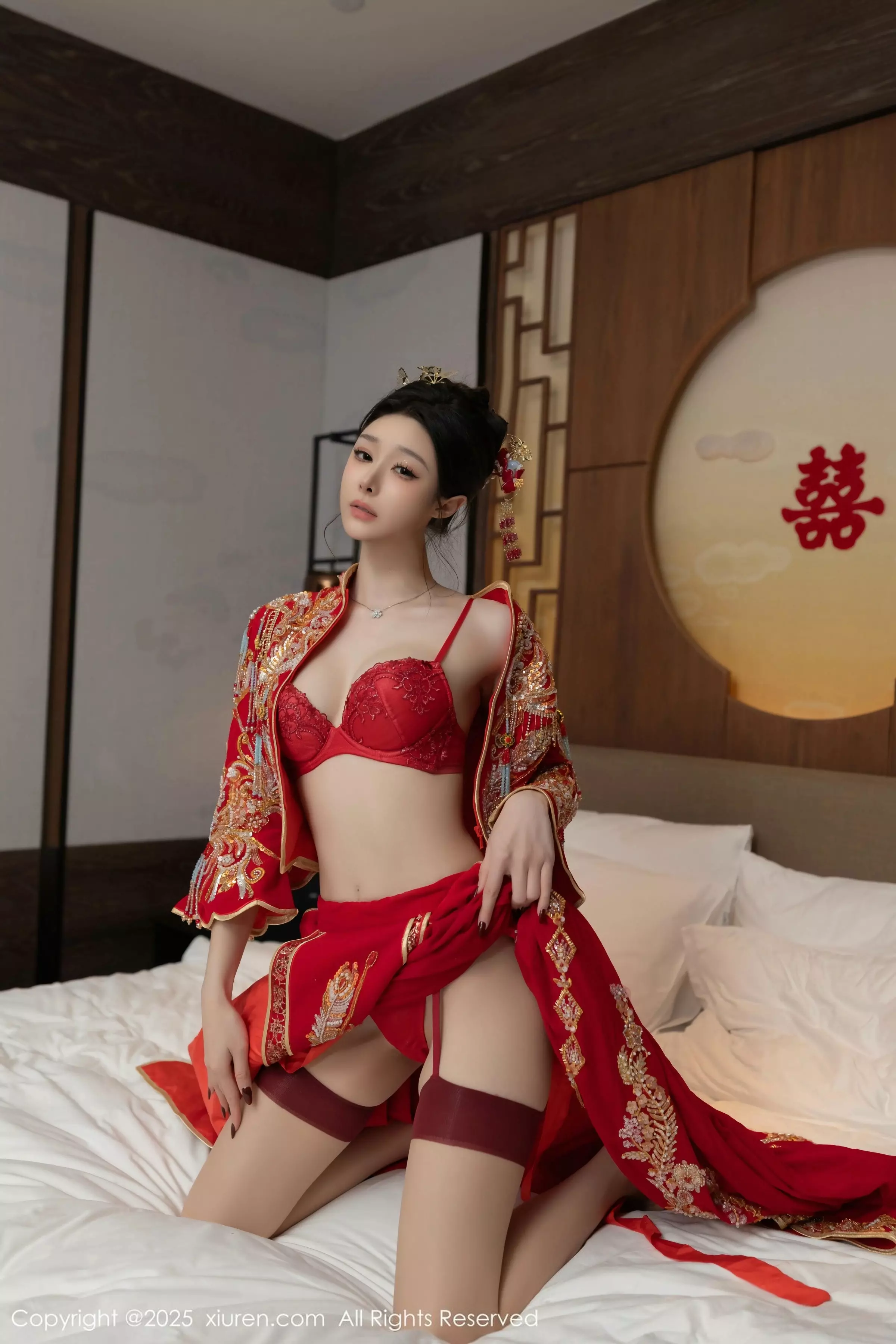 秀人集.com_[XiuRen秀人网]No.10055_模特小逗逗新婚主题性感红色蕾丝内衣配黑丝吊袜完美诱惑写真82P