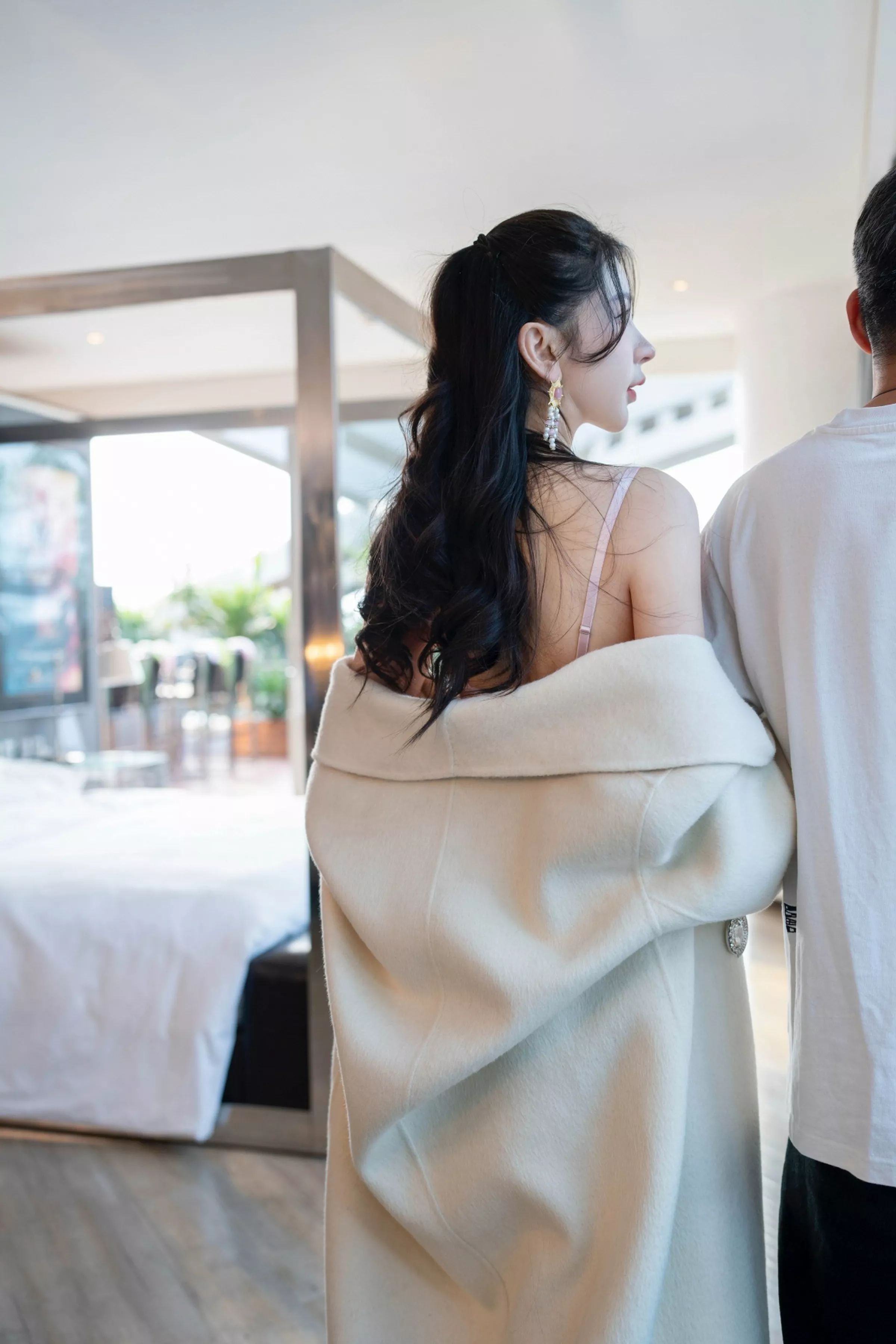 秀人集.com_[XINGYAN星颜社]VOL.337_女神李丽莎性感粉色内衣配白色蕾丝袜秀完美身材撩人诱惑写真76P